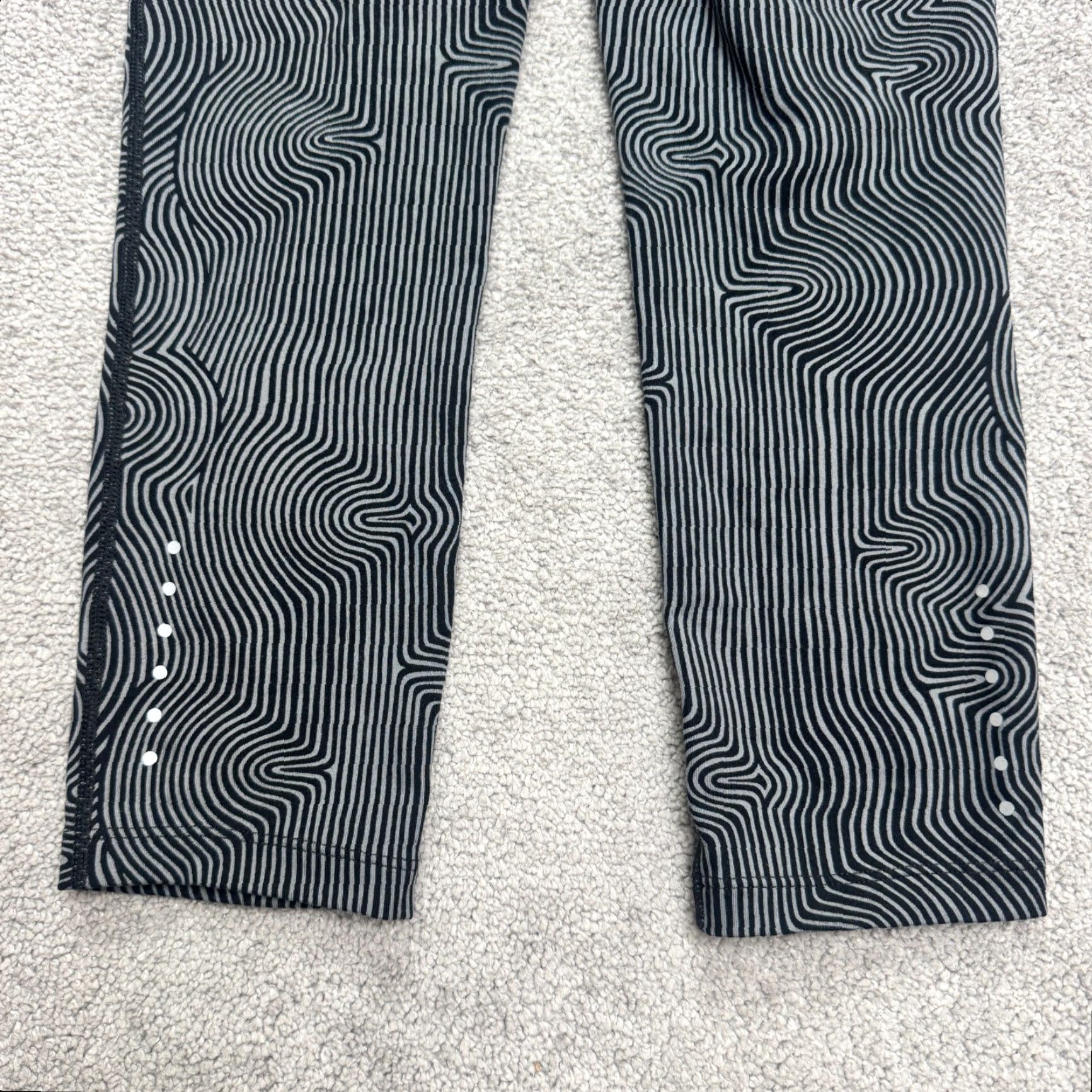 Nike Nike Dri-FIT Leggings Women's XS Black Geometric Contour Print Ankle Zip Activewear Compression Size 26" / US 2 / IT 38 - 4 Thumbnail