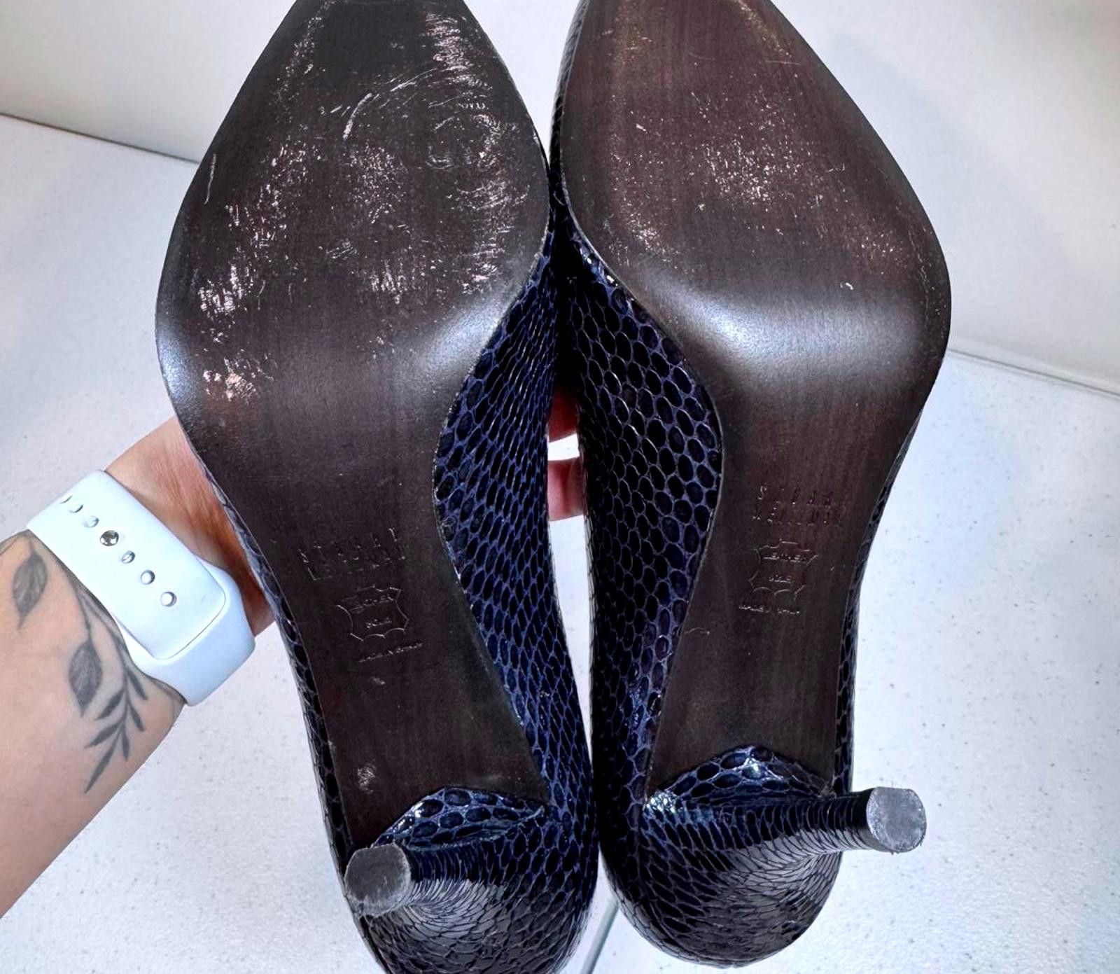 Stuart Weitzman Stuart Weitzman Navy Python Print Pointed Toe Pumps Size US 10.5 / IT 40.5 - 4 Thumbnail