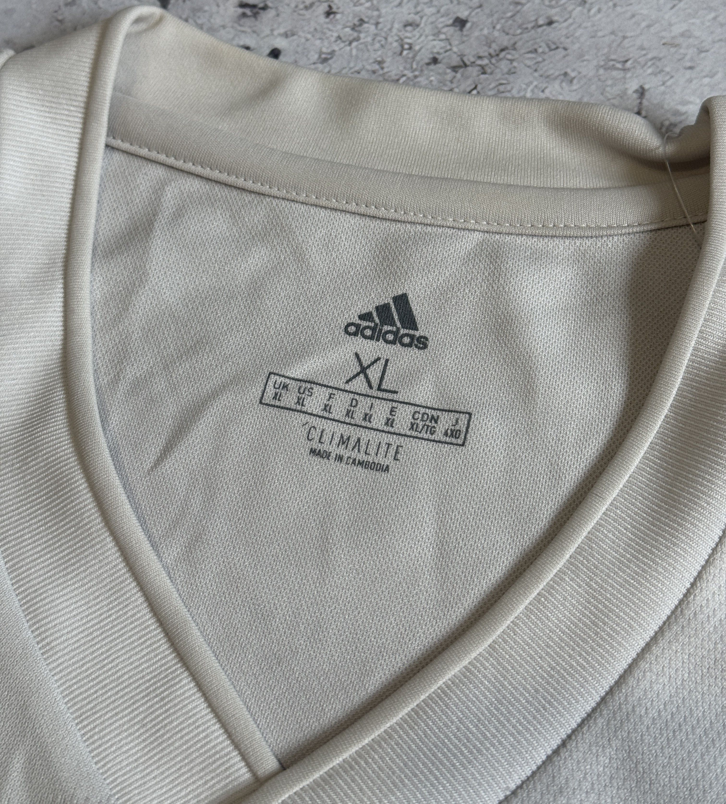 Adidas JUVENTUS FC AWAY JERSEY Shirt Football Soccer adidas SIZE XL Size US XL / EU 56 / 4 - 3 Thumbnail