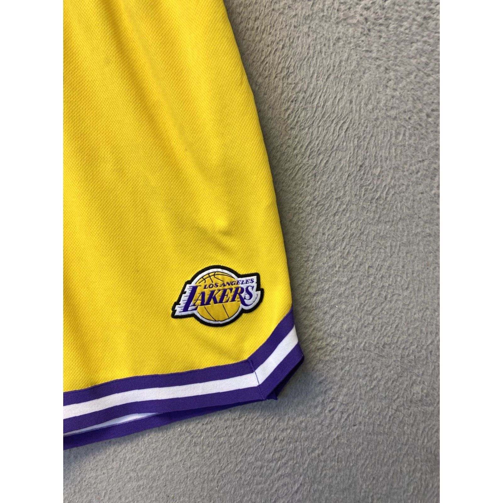 NBA NBA LA Lakers LeBron James Basketball Shorts Men's Medium Yellow 9in Inseam Size US 31 - 2 Thumbnail