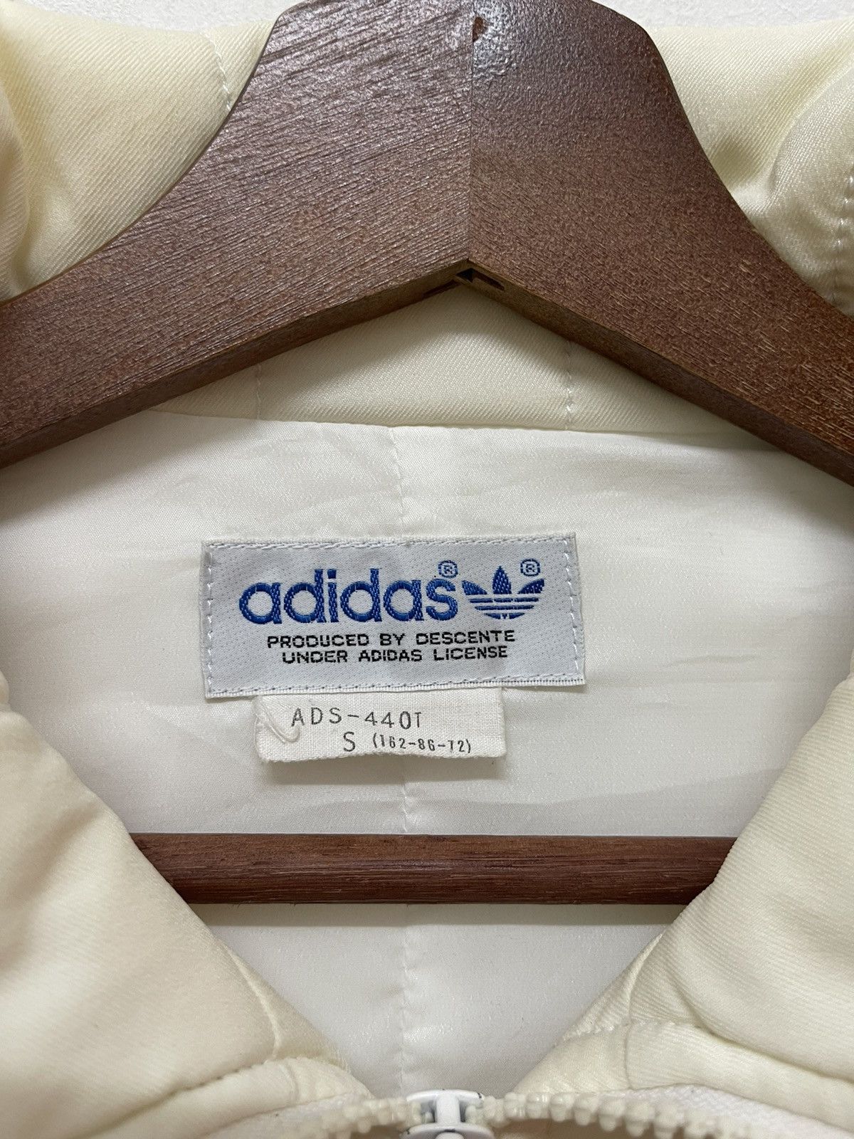 Adidas VINTAGE ADIDAS DOWN JACKET 3 STRIPES DESCENTE Size S / US 4 / IT 40 - 4 Thumbnail
