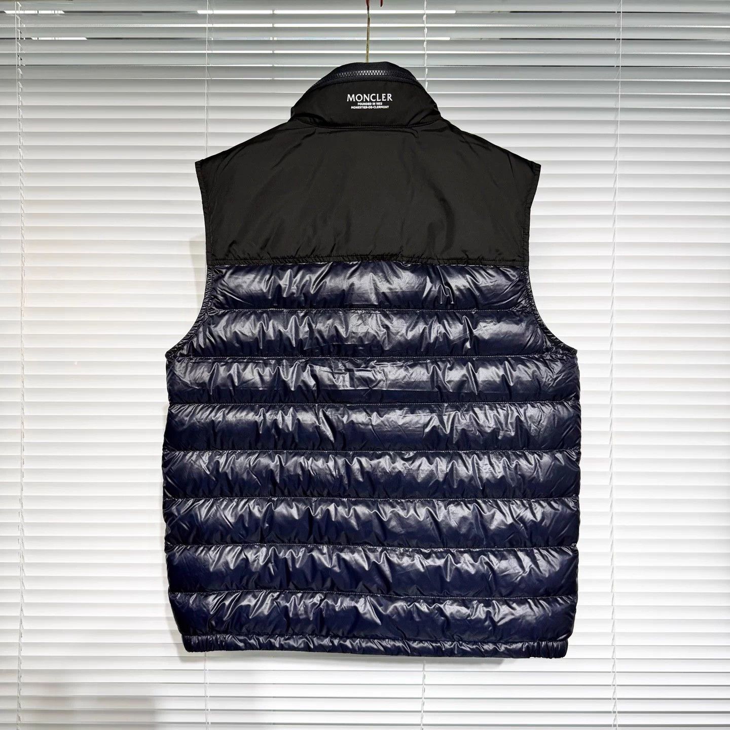 Moncler Moncler Navy Blue Color Blocked Embroidered Logo Down Vest Size 2 Size US M / EU 48-50 / 2 - 2 Thumbnail