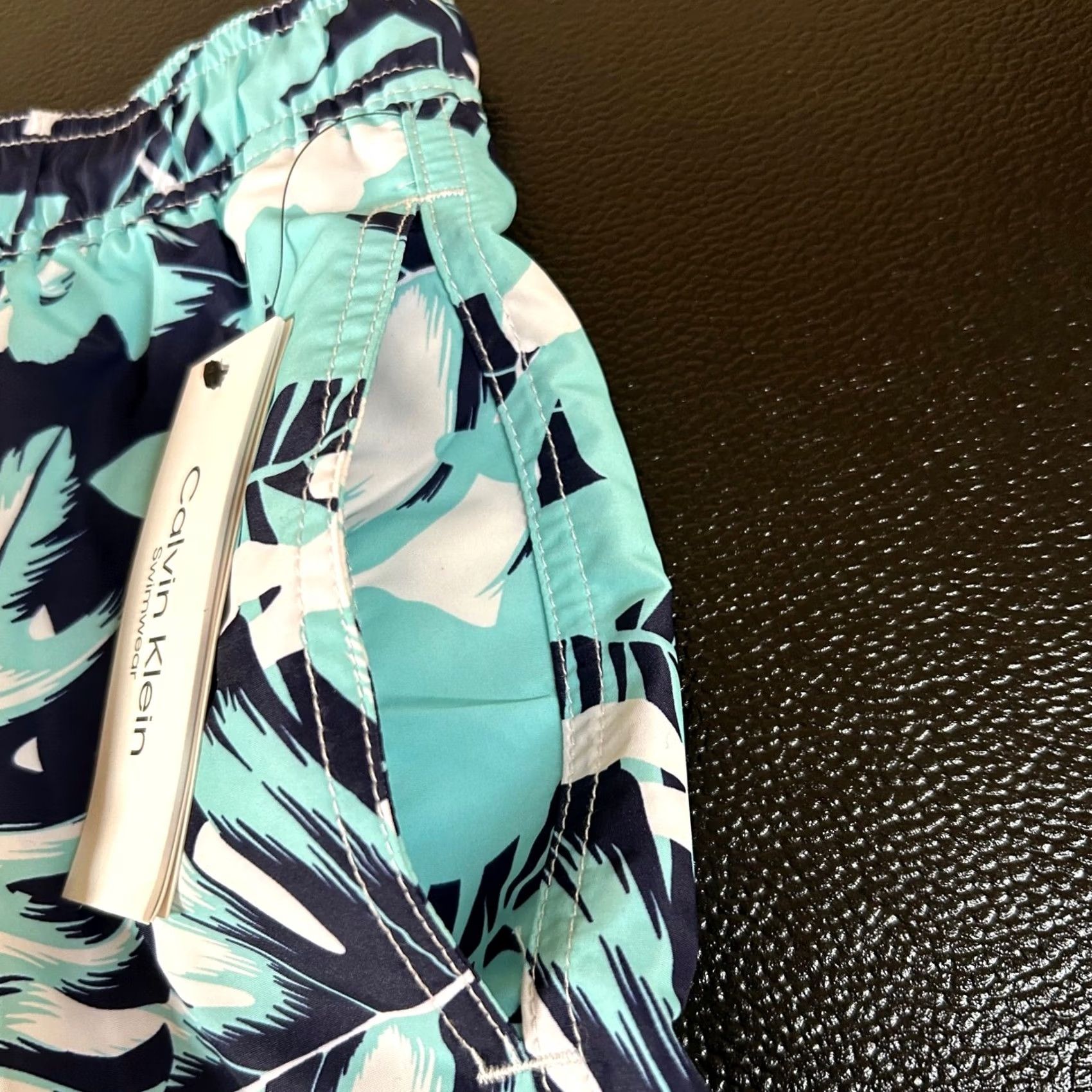 Calvin Klein Calvin Klein Swim Trunks Palm Leaf Print Drawstring Shorts Blue Mens XXL 40" NWT Size US 39 - 4 Thumbnail