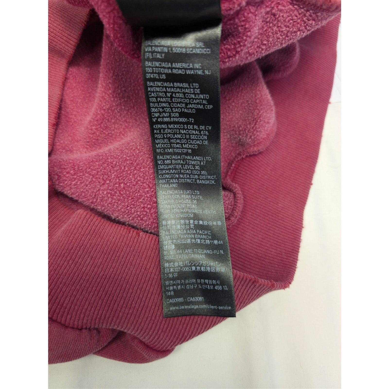 Balenciaga o1rshd1 Tape Type Ripped Pocket Hoodie in Raspberry Size US S / EU 44-46 / 1 - 21 Thumbnail