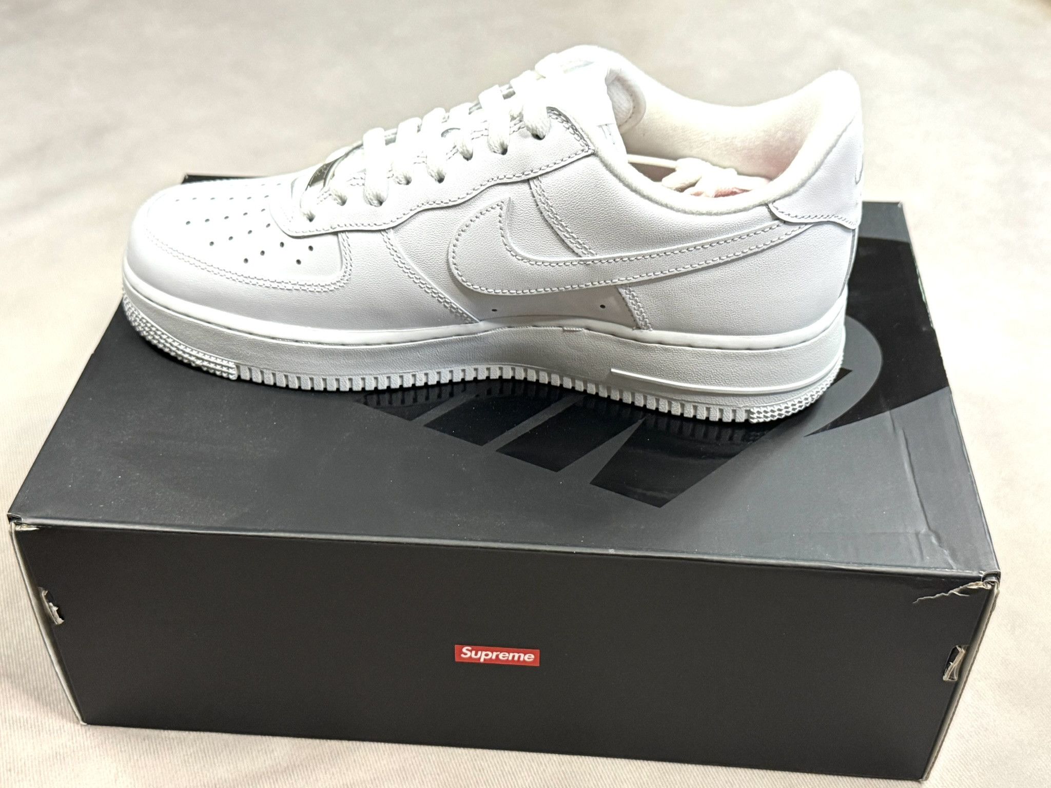 Nike × Supreme Supreme x Nike Air Force 1 Low Box Logo - White Size 9 Size US 9 / EU 42 - 2 Thumbnail