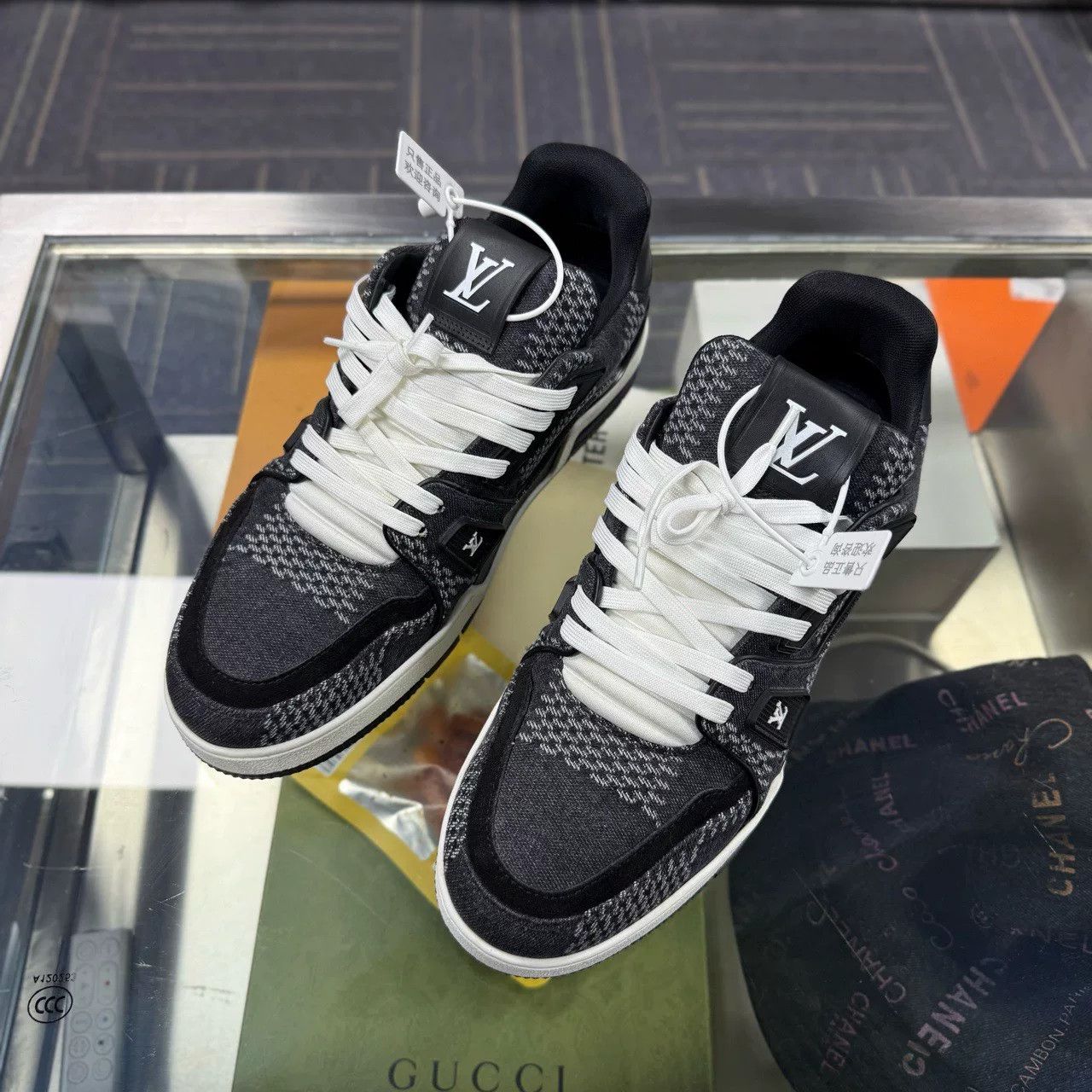 Louis Vuitton Louis Vuitton LV Trainer Sneakers Size US 9 / EU 42 - 1 Thumbnail