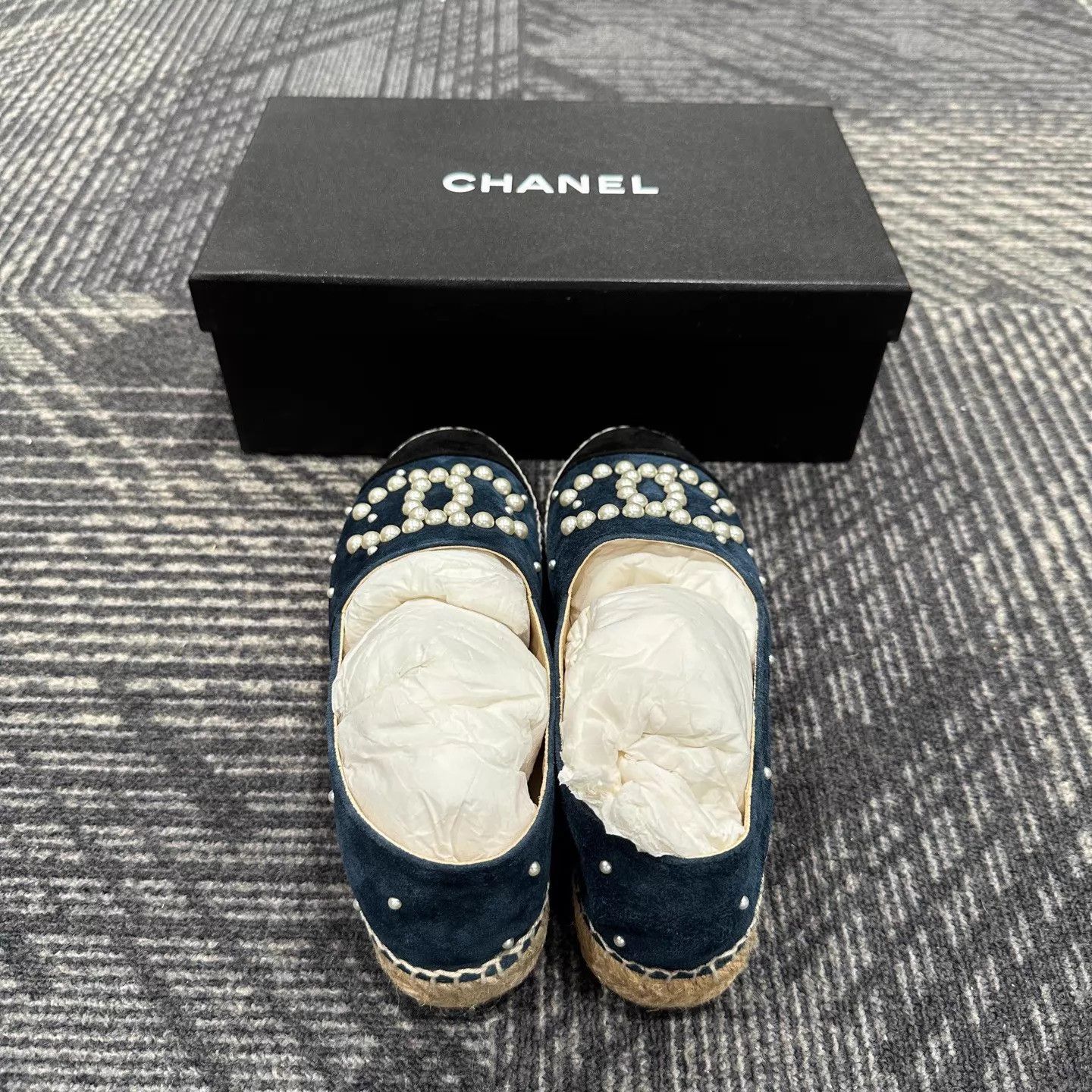 Chanel Chanel Pearl Logo Fisherman Shoes 37 Unworn Size US 6.5 / IT 36.5 - 3 Thumbnail