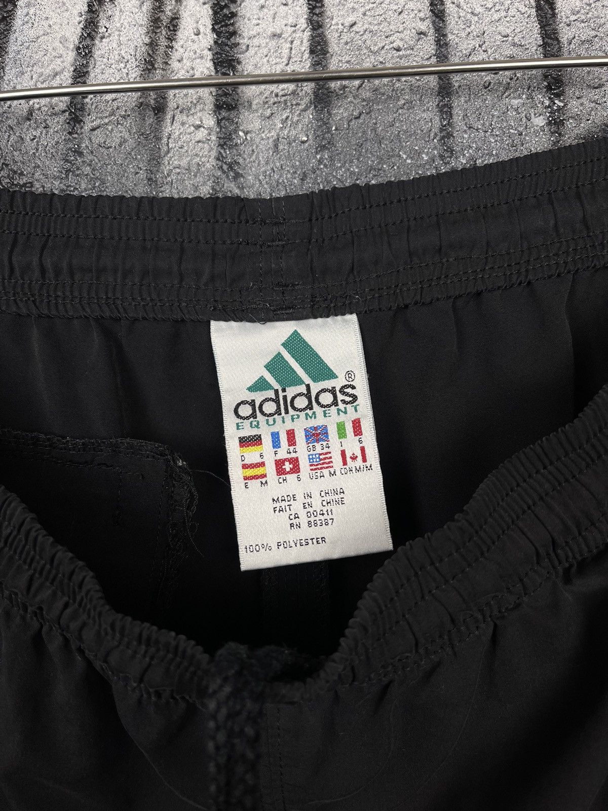 Adidas Adidas Equipment Vintage Black Sport Shorts Men’s Size M Size US 32 / EU 48 - 4 Thumbnail
