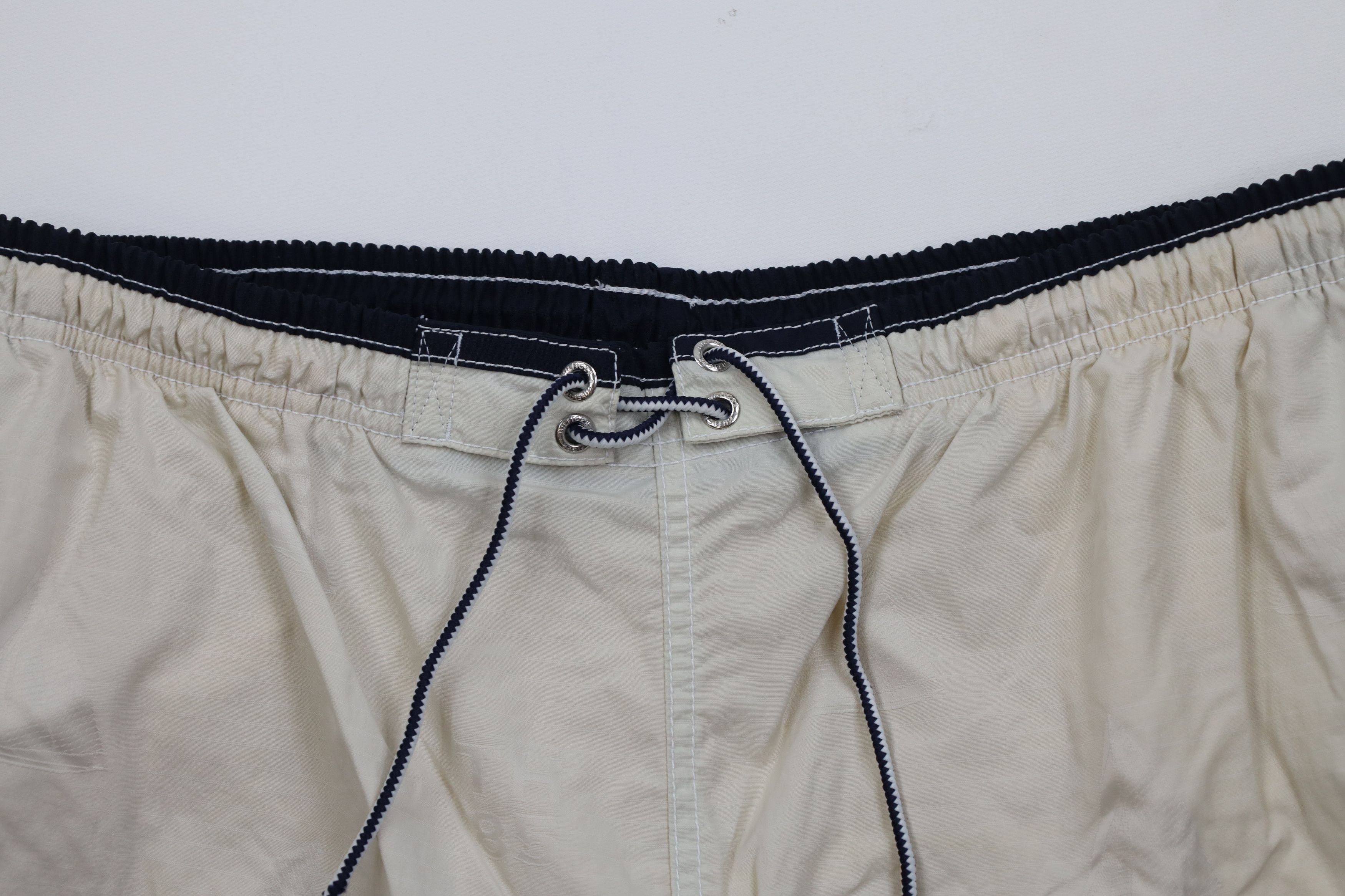 Tommy Hilfiger Vintage Y2K 2005 Tommy Hilfiger All Over Print Shorts Size US 36 / EU 52 - 2 Thumbnail