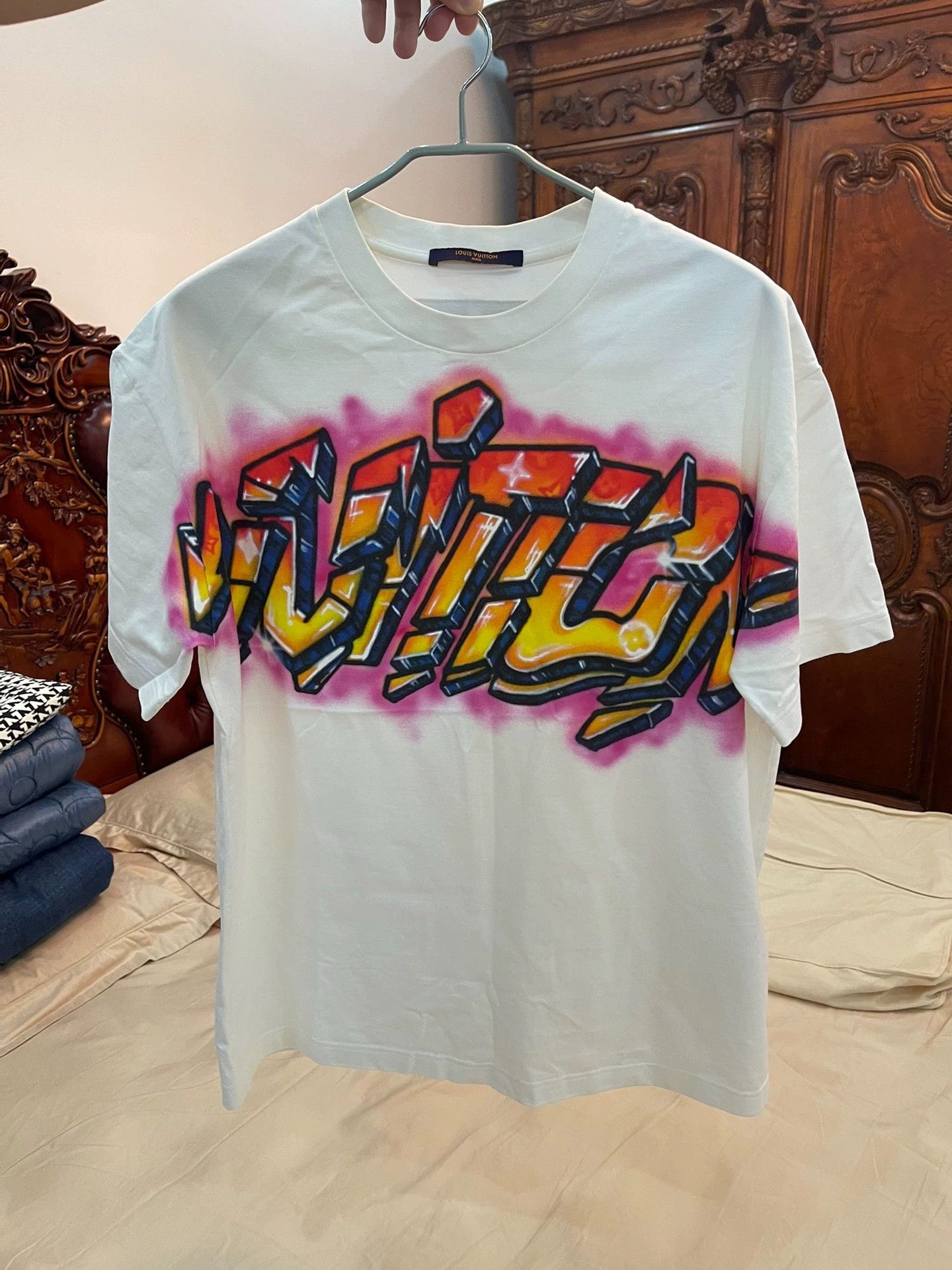 Louis Vuitton LV White Graffiti Dye Big Logo Tee M Size US M / EU 48-50 / 2 - 1 Thumbnail