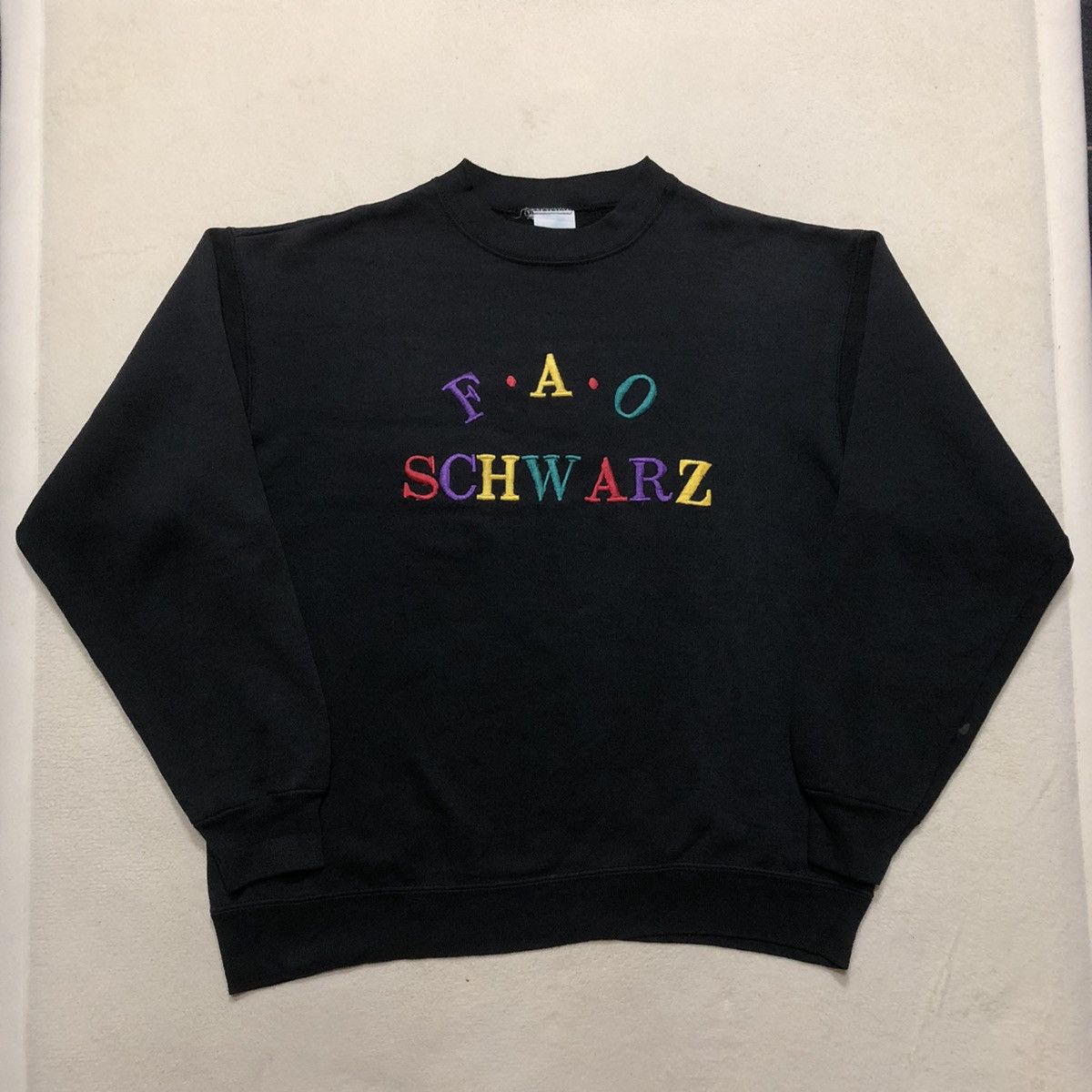 Vintage VINTAGE FADED 90s MADE IN USA F.A.O. SCHWARZ Sweatshirt Size US M / EU 48-50 / 2 - 1 Thumbnail