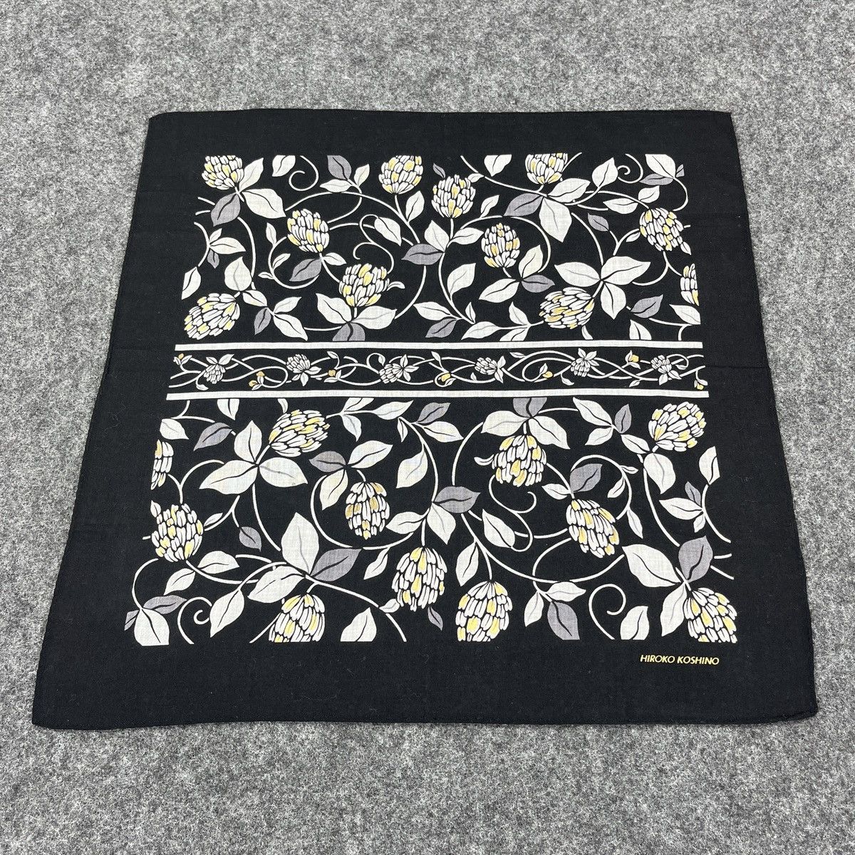 Hiroko Koshino Homme × Vintage Hiroko Koshino Handkerchief / Bandana / Neckerchief B260 Size ONE SIZE - 1 Thumbnail