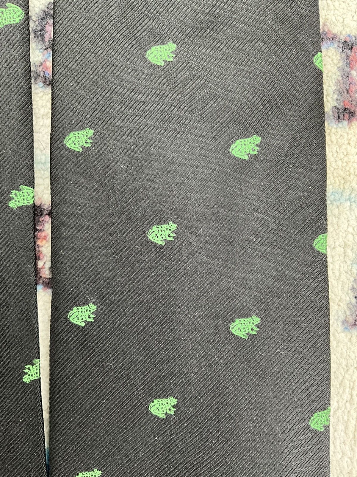 Brooks Brothers Brooks Brothers Silk Tie Black w/ Green Frogs USA 3.75 x 58 Size ONE SIZE - 4 Thumbnail