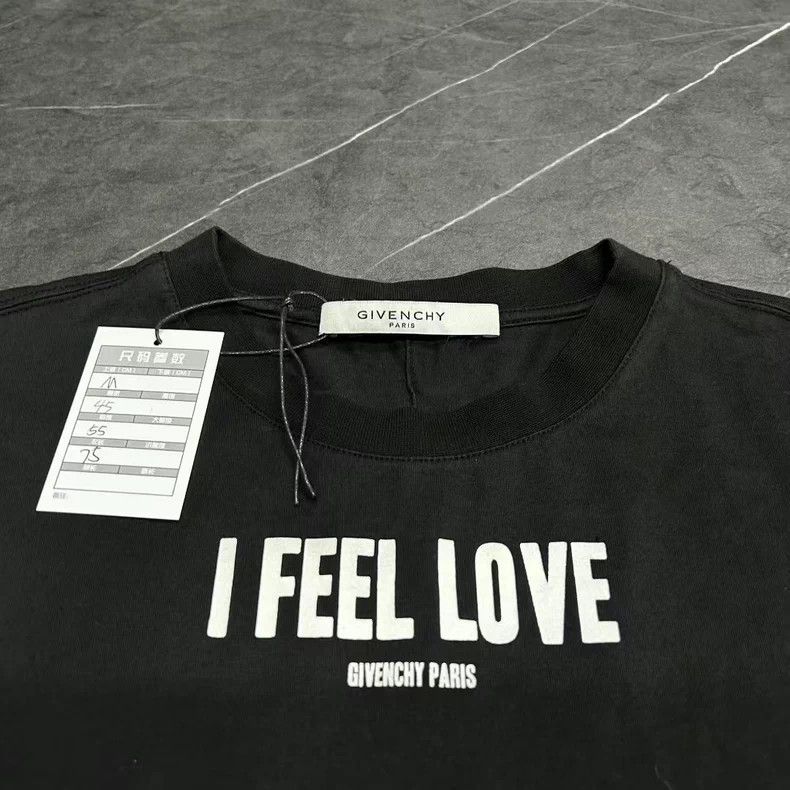 Givenchy Givenchy I FEEL LOVE short sleeve Size US M / EU 48-50 / 2 - 3 Thumbnail