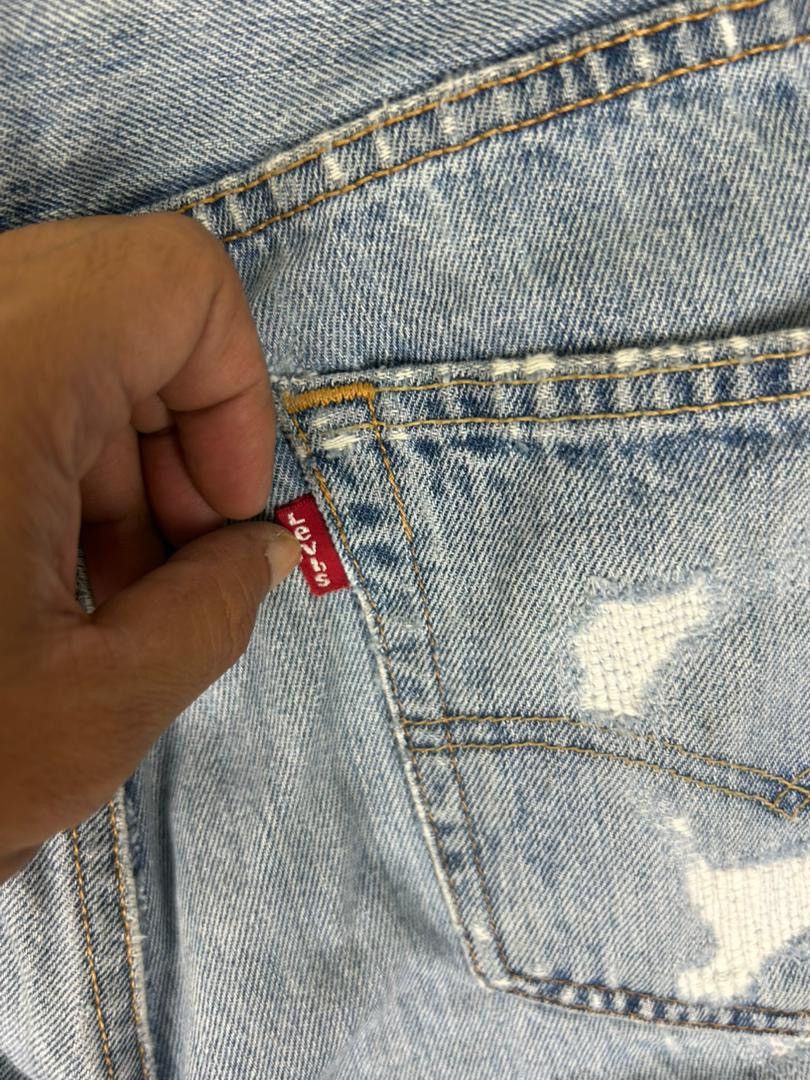 Levi's Vintage Clothing Vintage Distressed Levis 501 fly button / customade Size US 34 / EU 50 - 7 Thumbnail