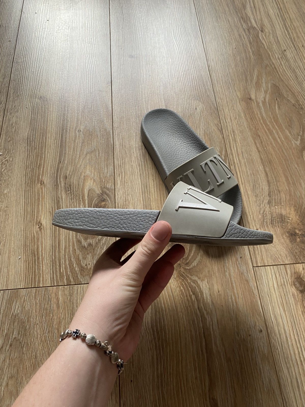 Valentino Valentino VLTN flip flops Size US 7 / IT 37 - 2 Thumbnail