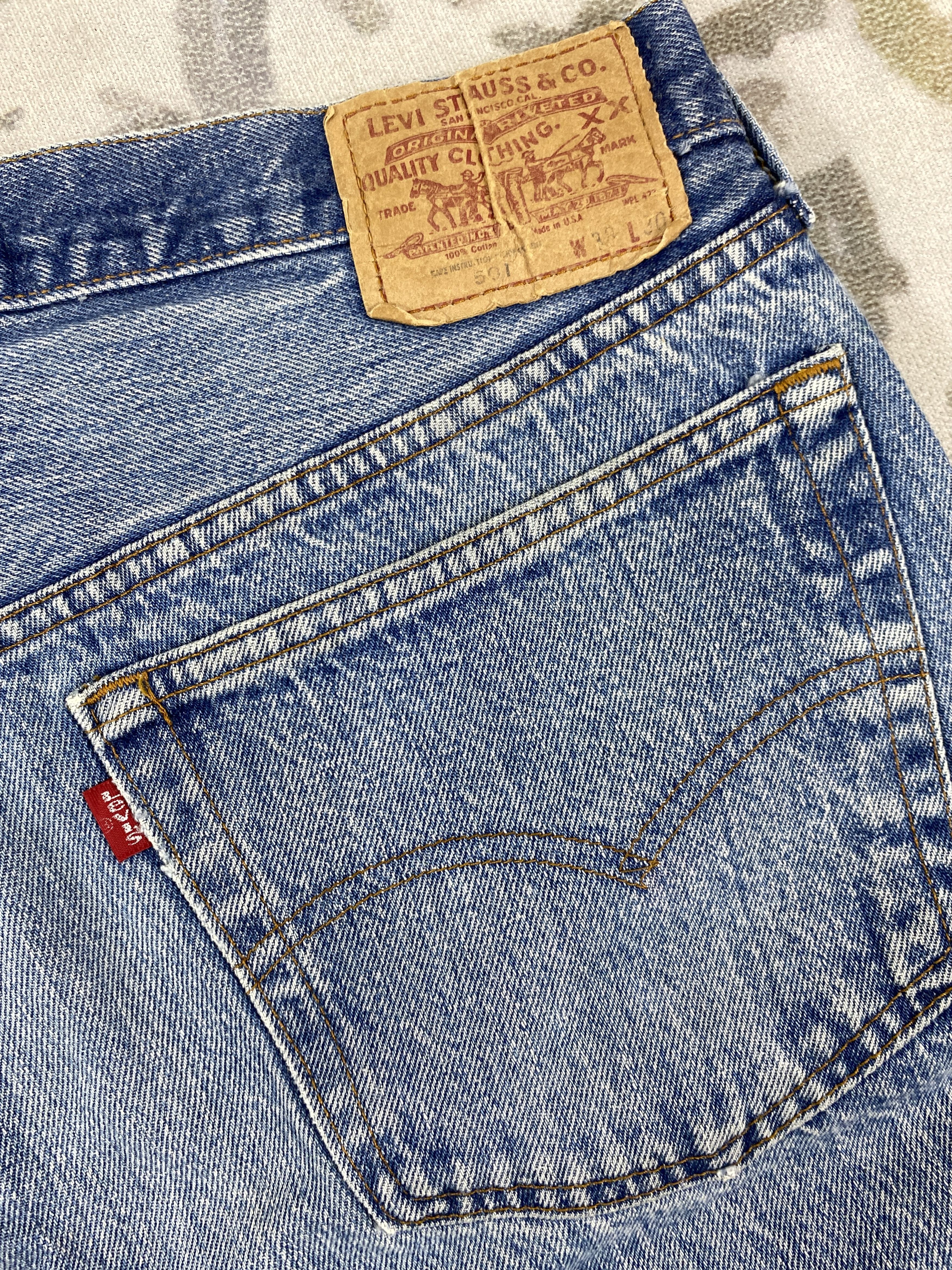 Levi's 80's Blue Wash Vintage Levi's 501 35x27.5 Denim -JN1592 Size US 35 - 10 Thumbnail