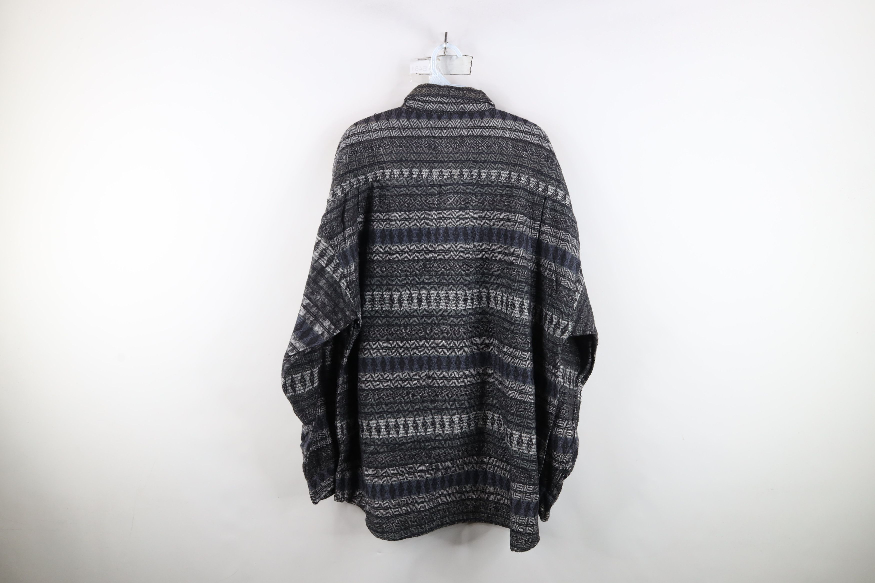 Vintage Vintage 90s Streetwear Geometric Collared Button Shirt Size US XL / EU 56 / 4 - 9 Thumbnail