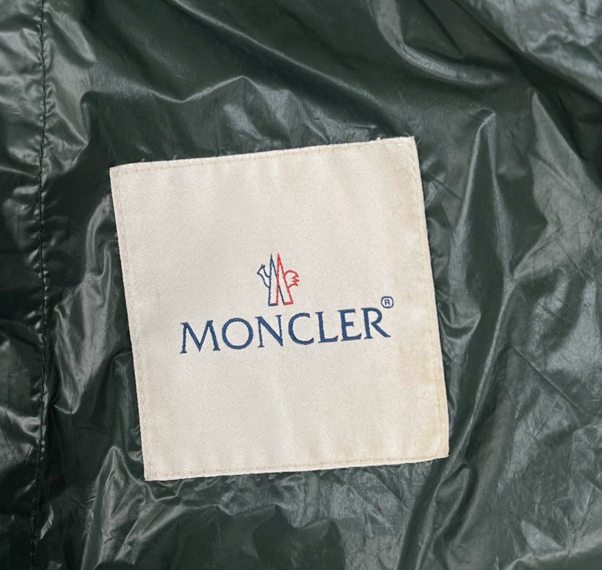 Moncler Moncler Acorns Shiny Short Stand Collar Logo Down Jacket K12 Size XS / US 0-2 / IT 36-38 - 3 Thumbnail