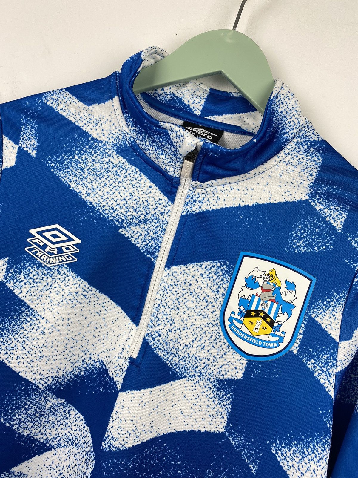 Umbro Huddersfield Town Soccer Jersey Training Top Barcelona PSG Size US S / EU 44-46 / 1 - 2 Thumbnail