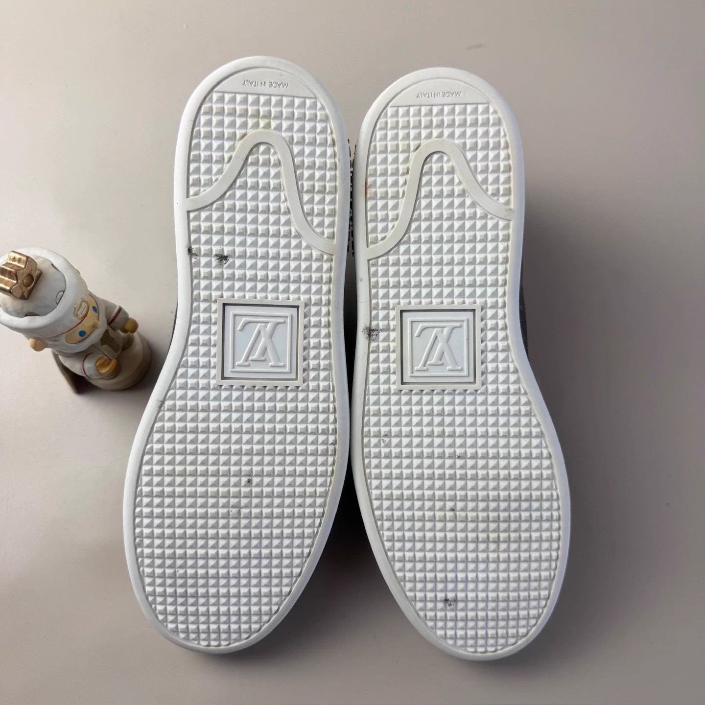 Louis Vuitton LV Monogram Lace-up Sneakers 36.5 Mint Size US 5.5 / IT 35.5 - 6 Thumbnail
