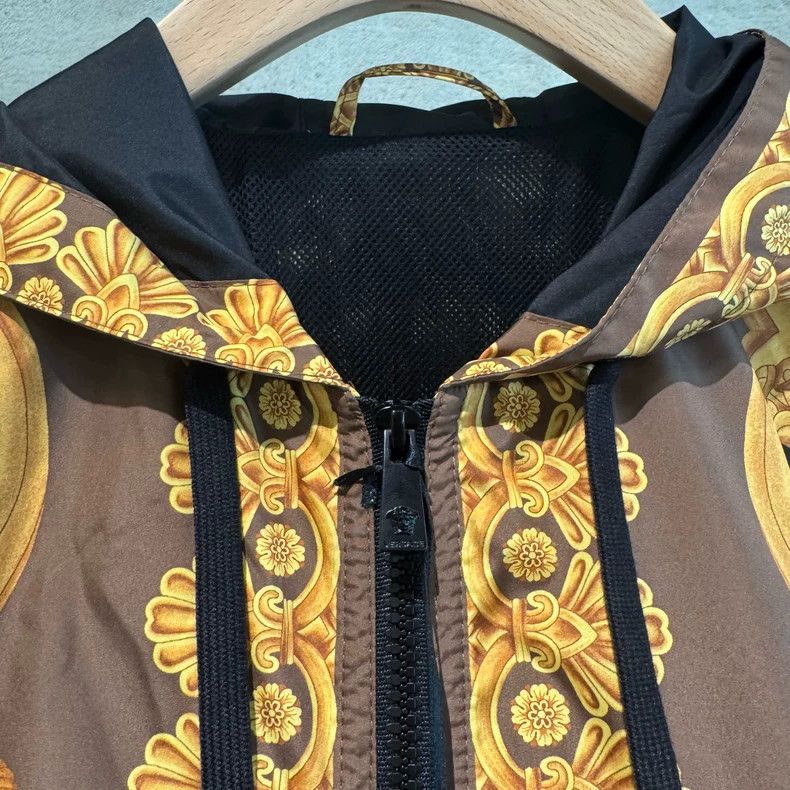 Versace Versace Graphic print hooded zip jacket jacket coat Size US M / EU 48-50 / 2 - 5 Thumbnail