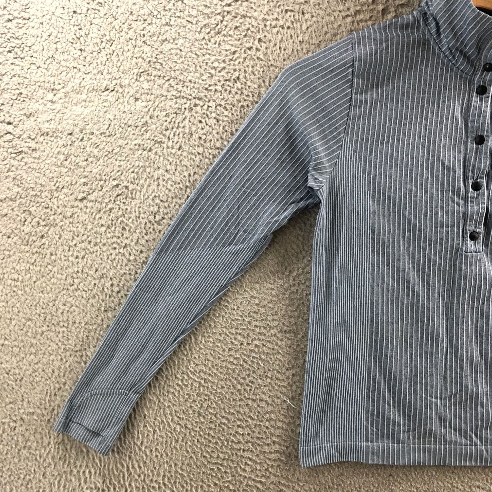 Athleta Athleta Top Womens Small Gray White Stripe Snap Mock Neck Long Sleeve Shirt Size S / US 4 / IT 40 - 4 Thumbnail
