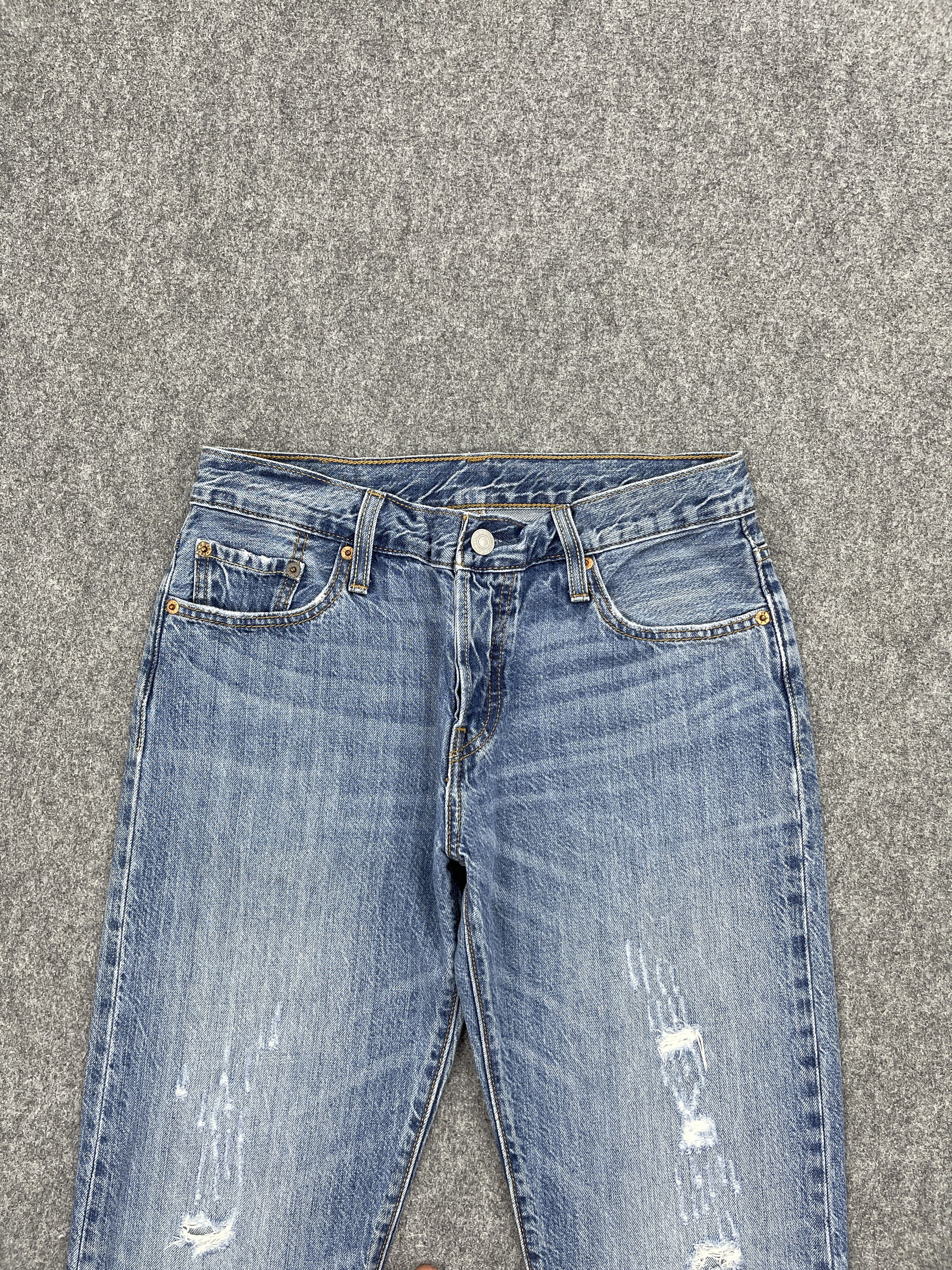 Levi's Vintage Levis 501 Distressed Light Wash Jeans DP2575 Size US 28 / EU 44 - 2 Thumbnail
