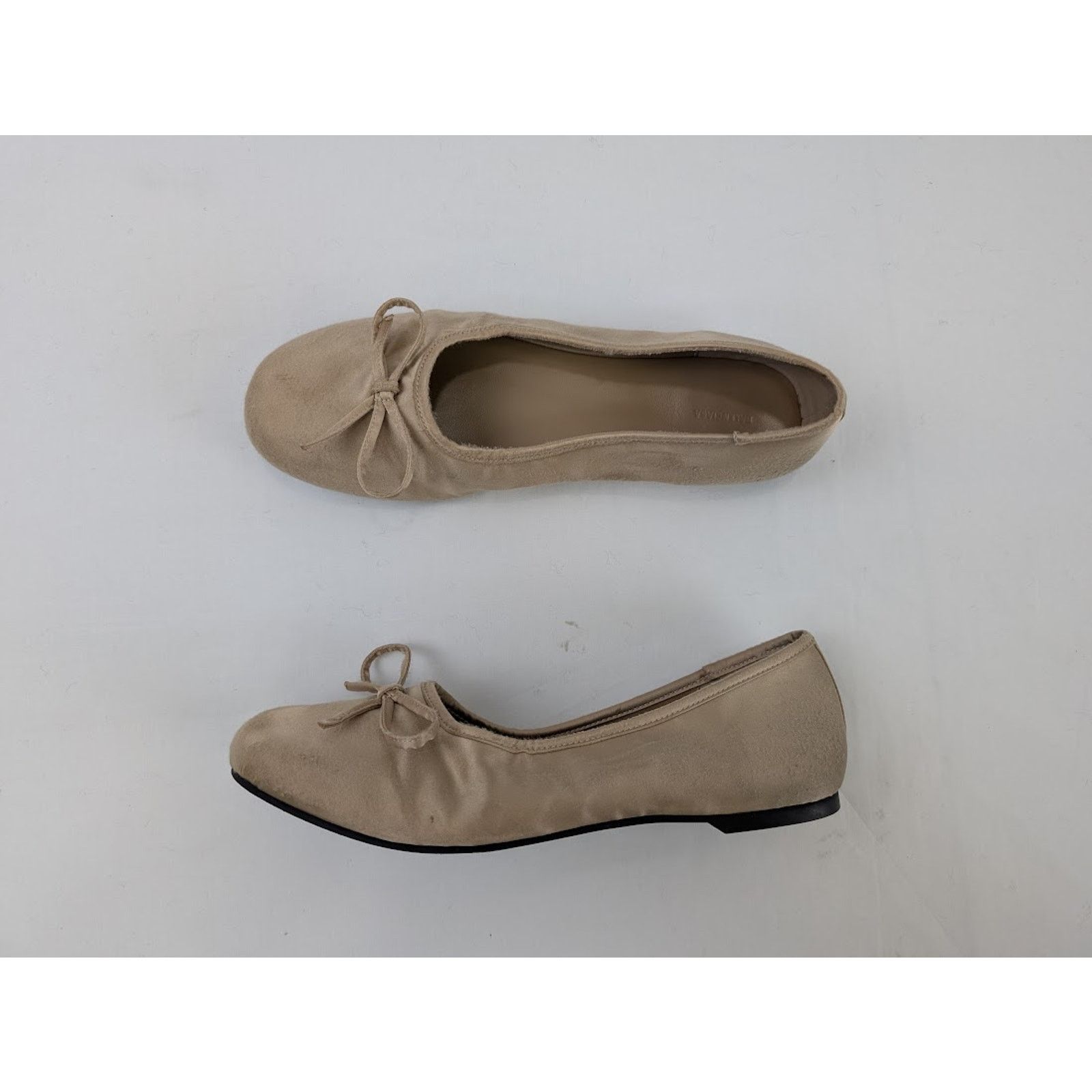 Balenciaga o1rshd1 Leopold Flat Satin Mule Shoe in Light Beige Size US 8 / EU 41 - 1 Thumbnail
