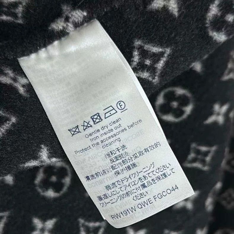 Louis Vuitton Louis Vuitton Full-print mid-length bathrobe coat Size XXS / US 00 / IT 34 - 8 Thumbnail