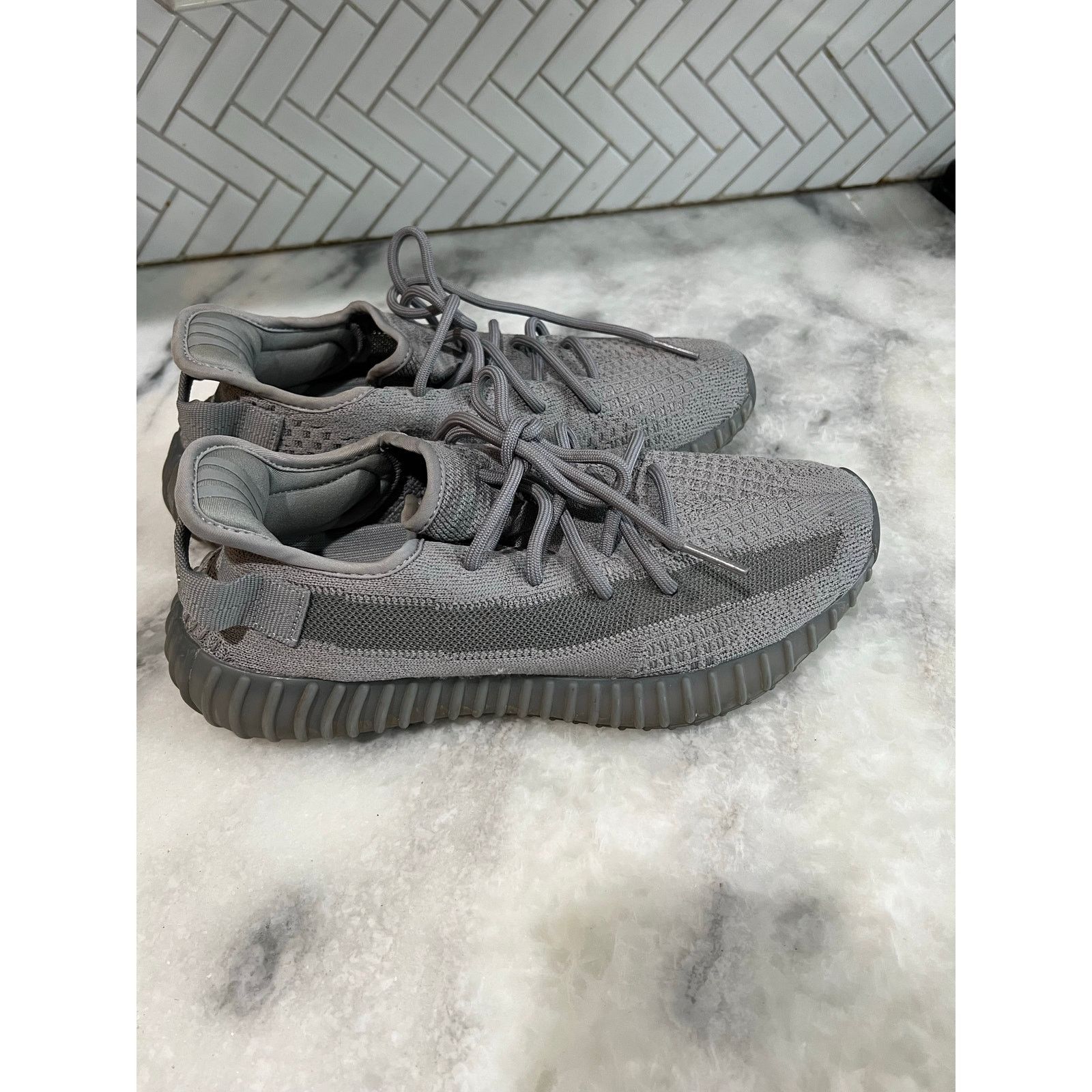 Adidas adidas Yeezy Boost 350 V2 Carbon Asriel Sz 9.5 Size US 9.5 / EU 42-43 - 9 Thumbnail