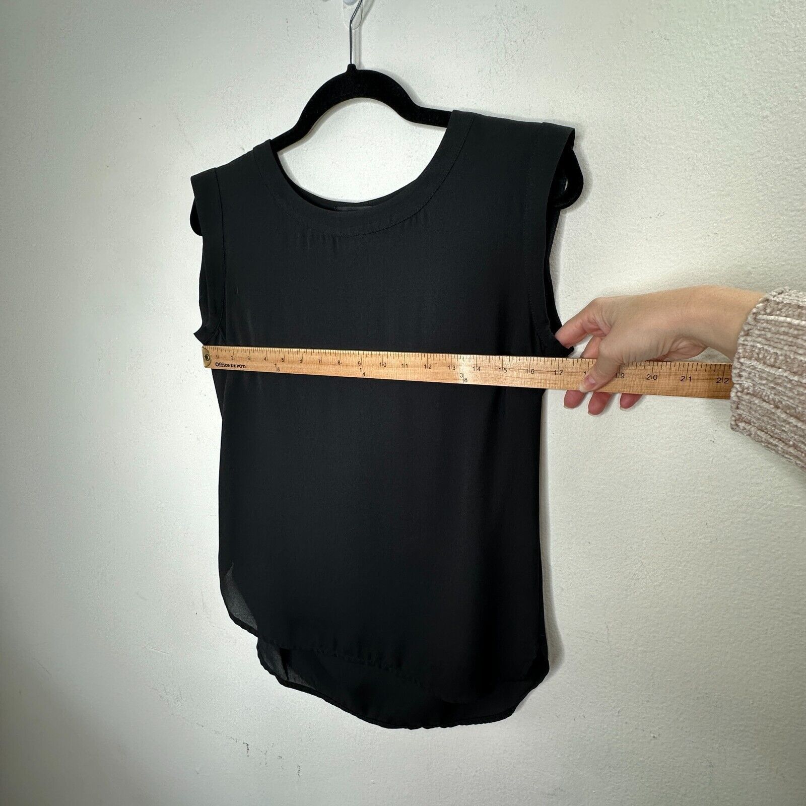 J.Crew J. Crew Black Sleeveless Banded Neck and Sleeve Slit Blouse Size XS / US 0-2 / IT 36-38 - 4 Thumbnail