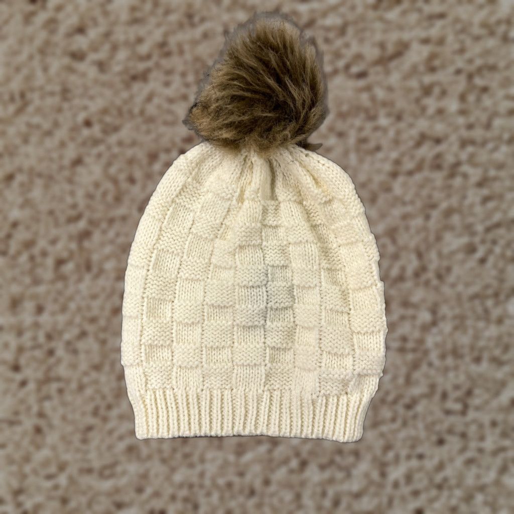 Vintage Chatties Beanie Toque Womens One Size Ivory Knit Acrylic Polyester Pom Ski Hat/Cap Womens Beanie One Size Ivory Knit Acrylic Polyester Pom Ski Size ONE SIZE - 1 Thumbnail