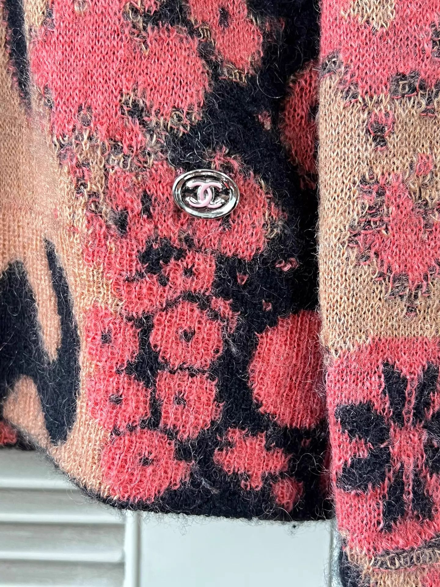Chanel Chanel Leopard Floral Patchwork Logo Button Knit 38 Size S / US 4 / IT 40 - 5 Thumbnail
