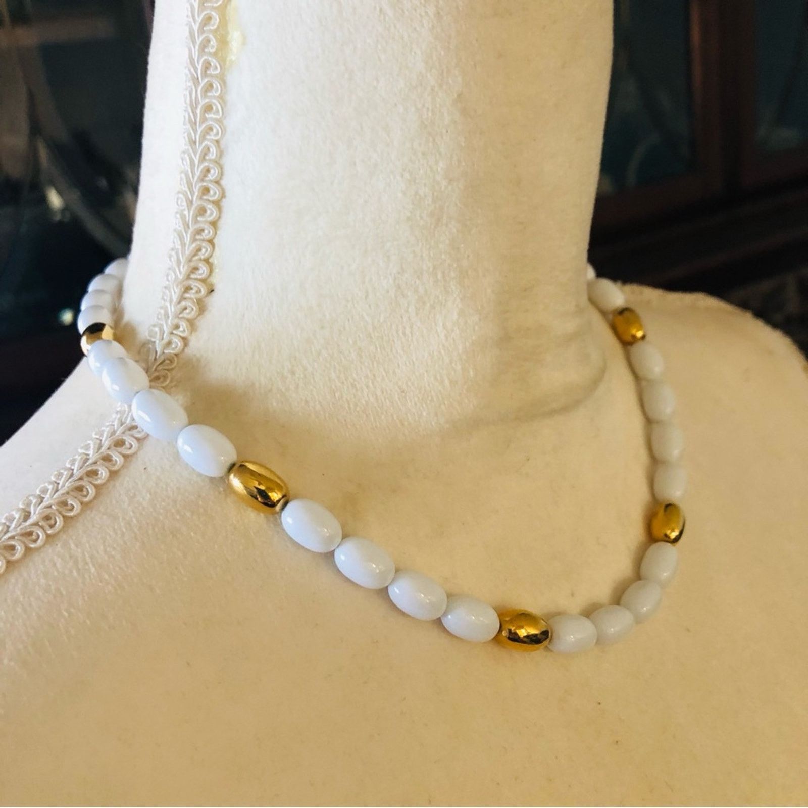 Vintage Vintage Napier white and gold barrel bead necklace Size ONE SIZE - 3 Thumbnail