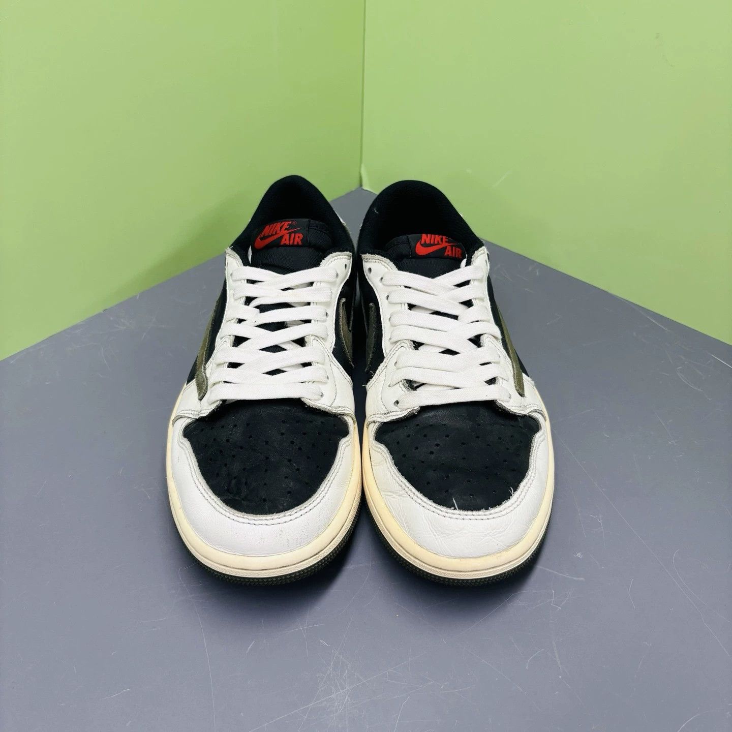 Ts(S) TS AJ1 Reverse Swoosh 5.0 Olive Green Size US 9 / EU 42 - 1 Thumbnail