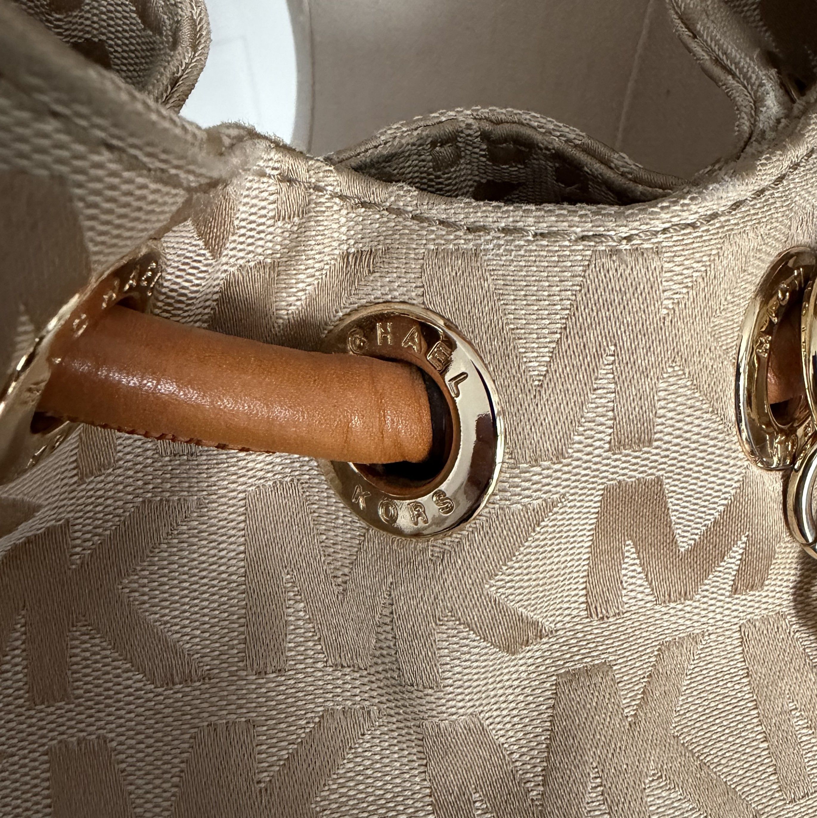 Michael Kors MICHAEL KORS Gold MK Logo Monogram Ring Tote Shoulder Bag Size ONE SIZE - 23 Thumbnail