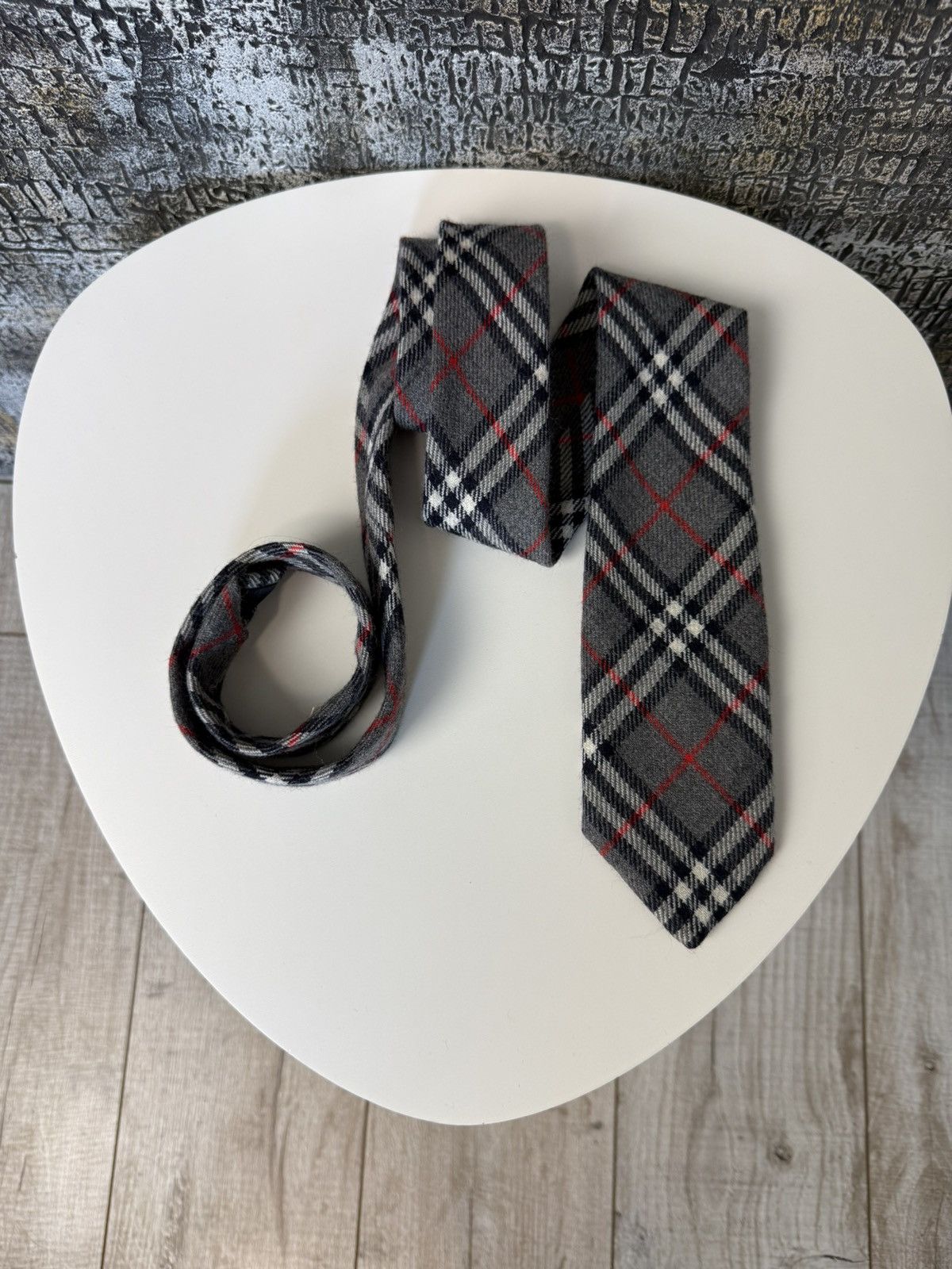 Burberry Burberry Vintage Neck Tie Grey/Red Nova check Pure wool Size ONE SIZE - 1 Thumbnail