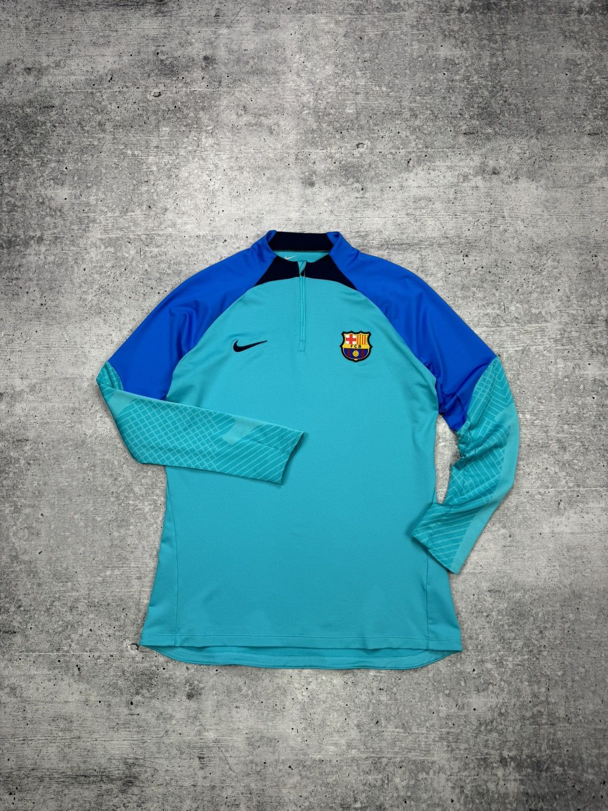 Designer × Nike Vintage Nike F.C. Barcelona Logo Y2K Jersey Zip Sweatshirt Size US L / EU 52-54 / 3 - 1 Thumbnail