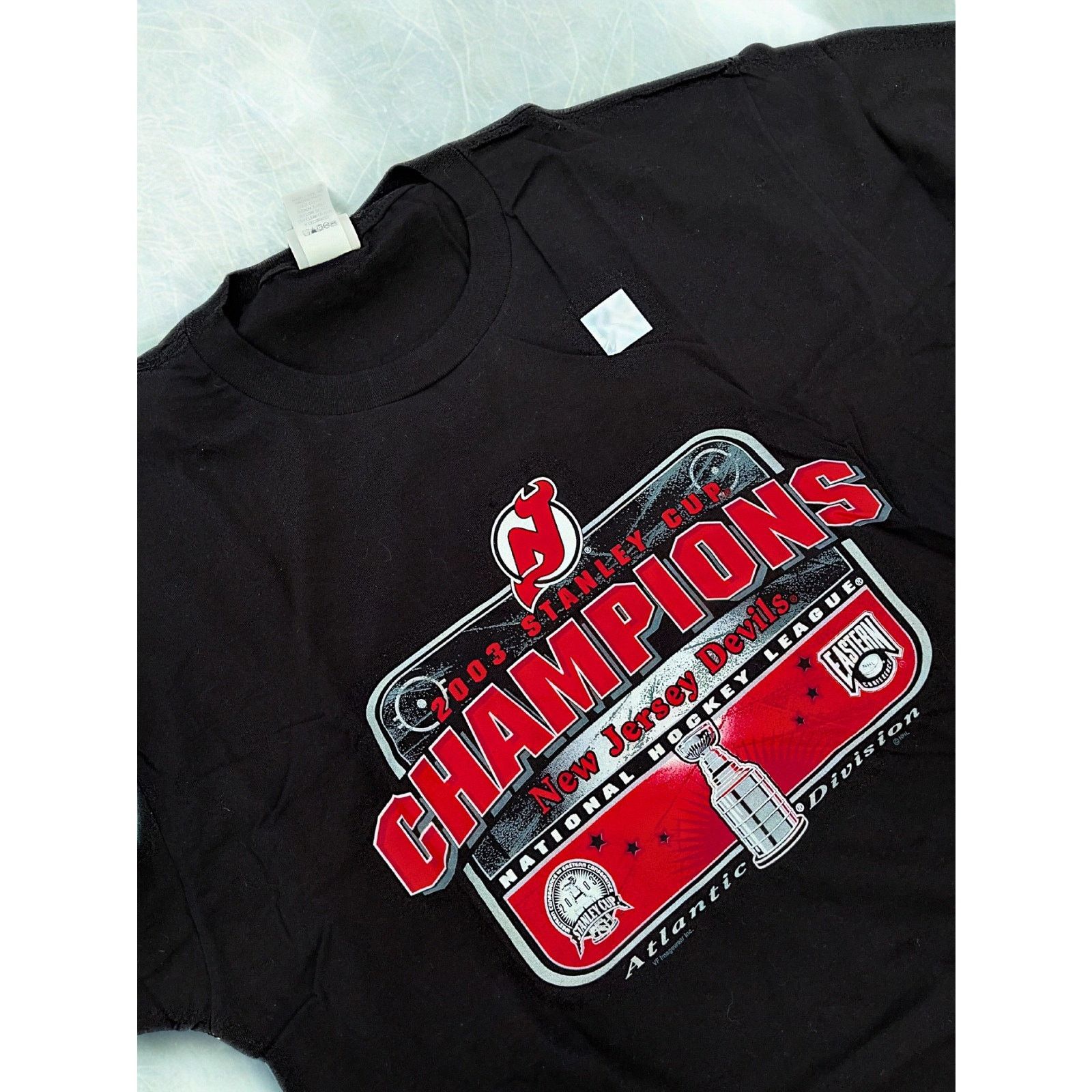 Lee New Jersey Devils 2003 NHL Stanley Cup Champs T-Shirt Lee XL Size US XL / EU 56 / 4 - 1 Thumbnail