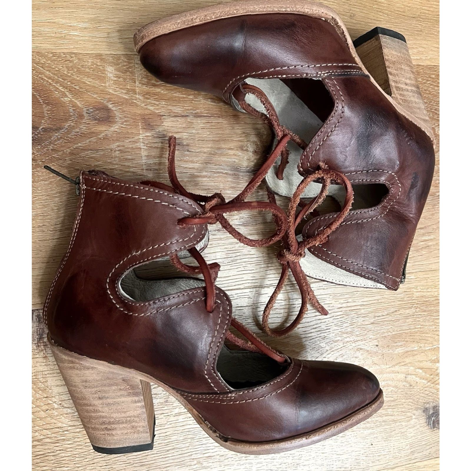 FREEBIRD Freebird By Steven Bootie Womens 7 Red Distressed Suede Leather Insole Block Heel EUC Size US 7 / IT 37 - 2 Thumbnail
