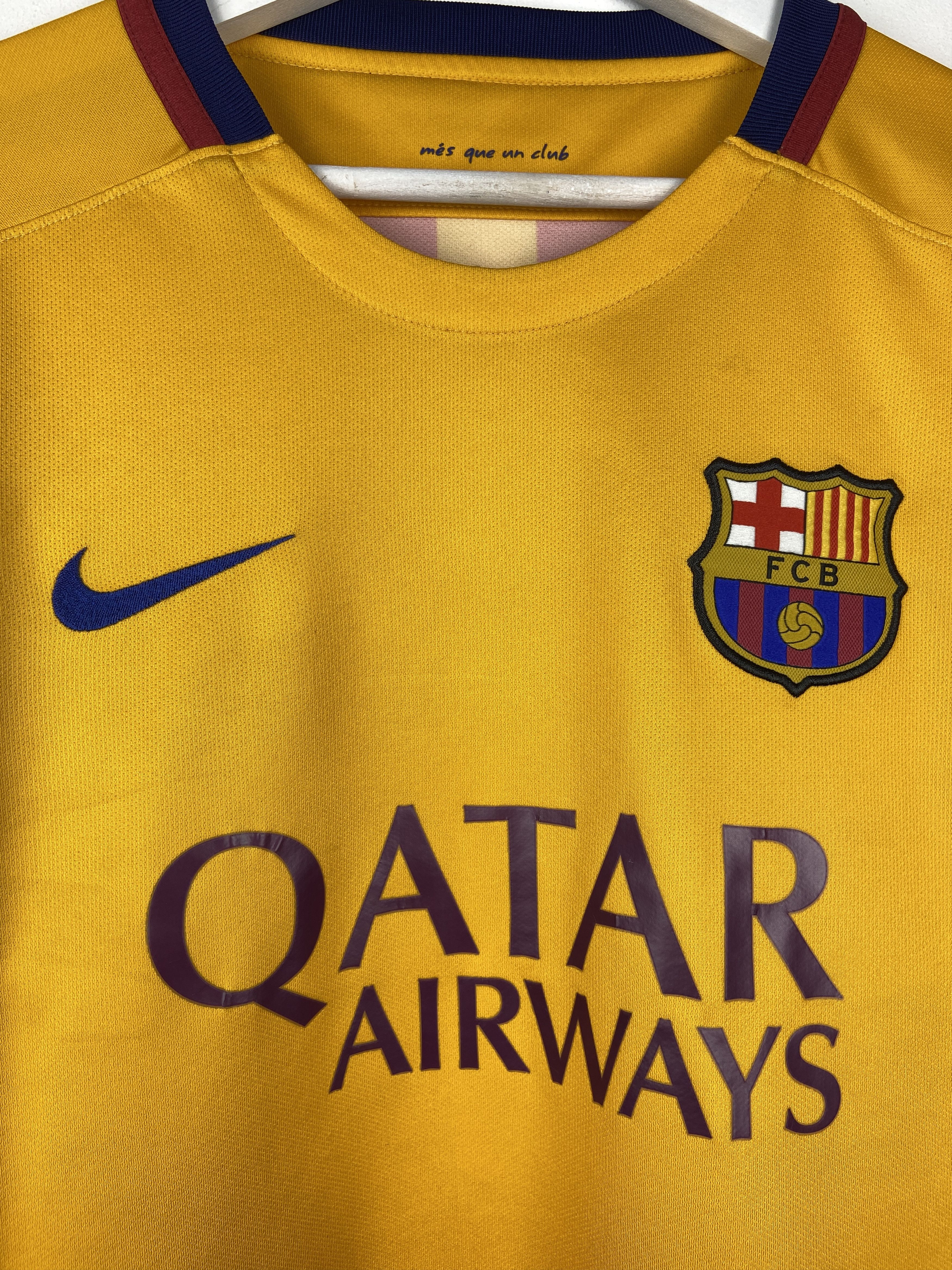 Nike Barcelona 2015 Away Soccer Jersey Football Shirt Size US L / EU 52-54 / 3 - 5 Thumbnail