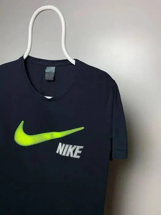 Nike Nike T-shirt vintage 3D logo swoosh size L striped Size US L / EU 52-54 / 3 - 5 Thumbnail