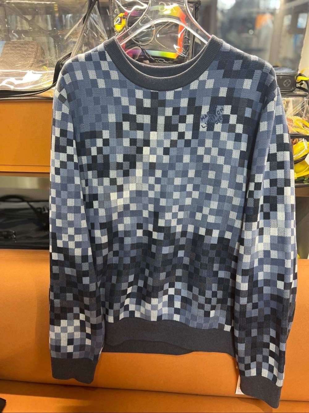 Louis Vuitton Louis Vuitton Checkered Knit Sweater Size XL Size US XL / EU 56 / 4 - 1 Thumbnail