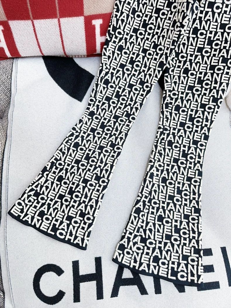 Chanel Chanel B black and white full-printed letter relief logo k Size 24" / US 00 / IT 34 - 3 Thumbnail