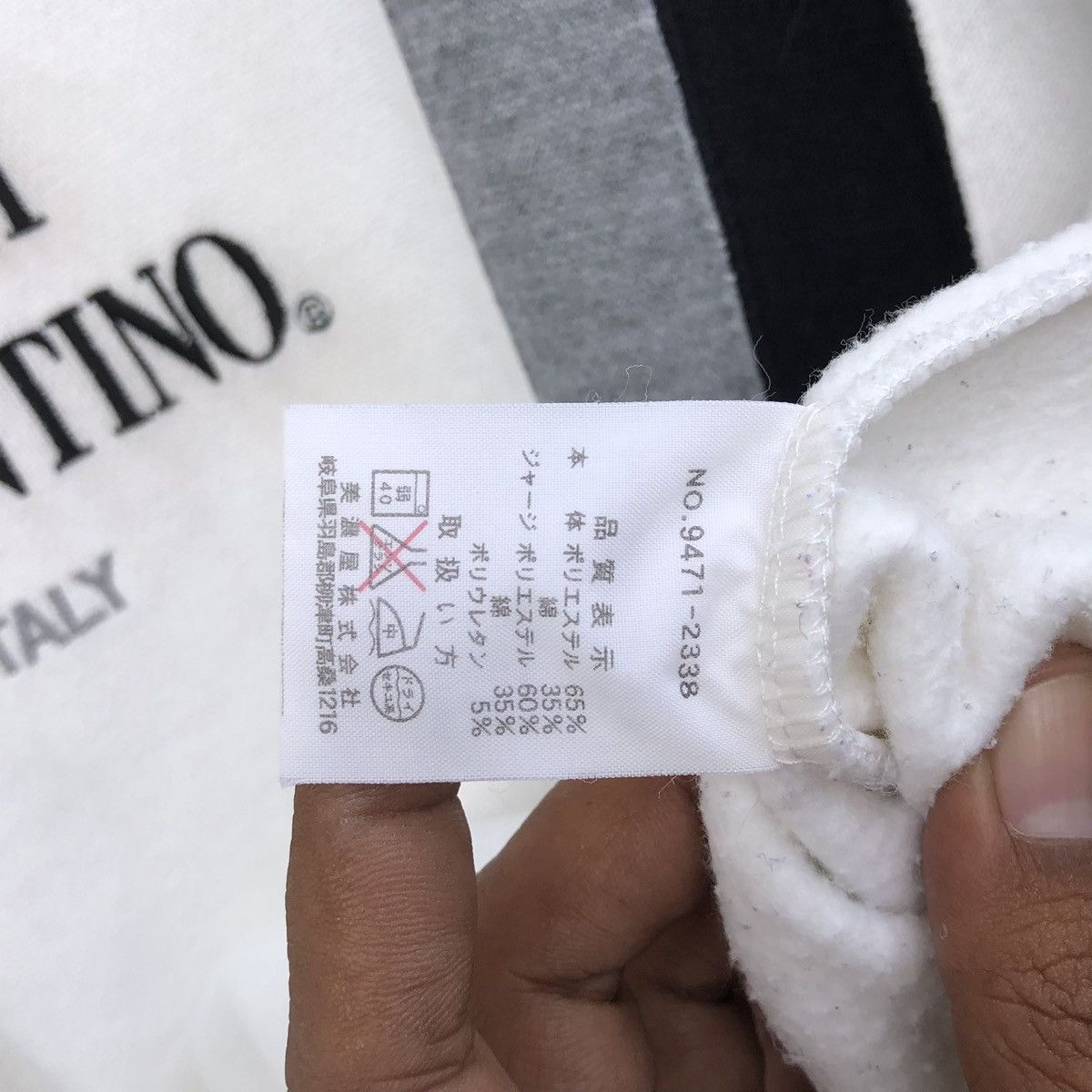 Gianni Valentino Vintage Gianni Valentino Italy Embroidery Logo Sweatshirts Size US L / EU 52-54 / 3 - 13 Thumbnail