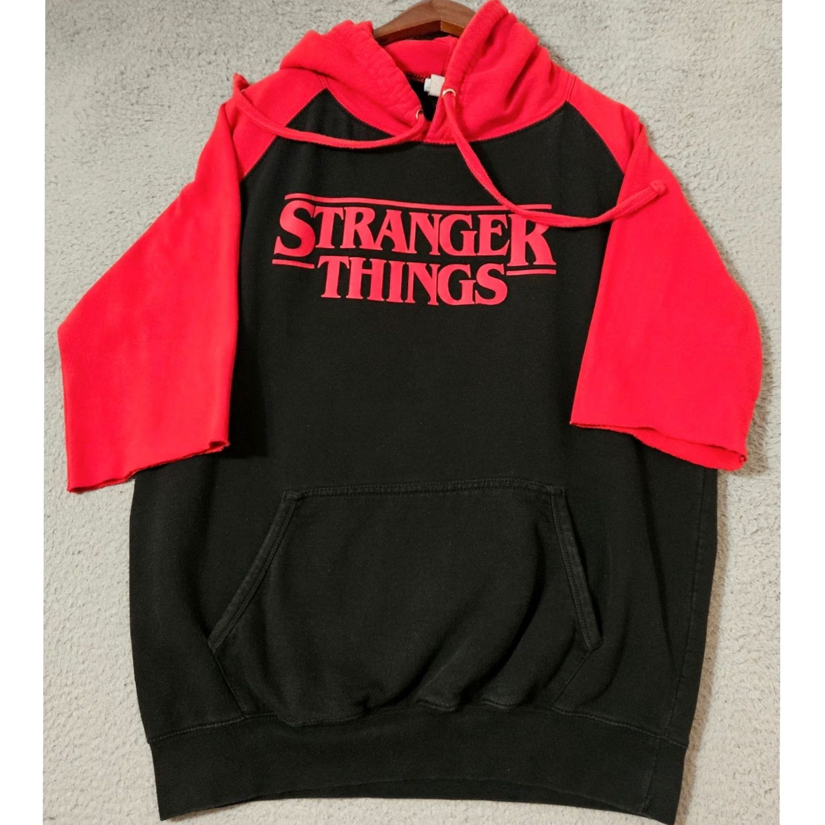 Vintage Universal Studios Stranger Things Hoodie L Men Red 2018 Halloween Horror Nights Pullover Sleeve Cut Off Size US L / EU 52-54 / 3 - 3 Thumbnail