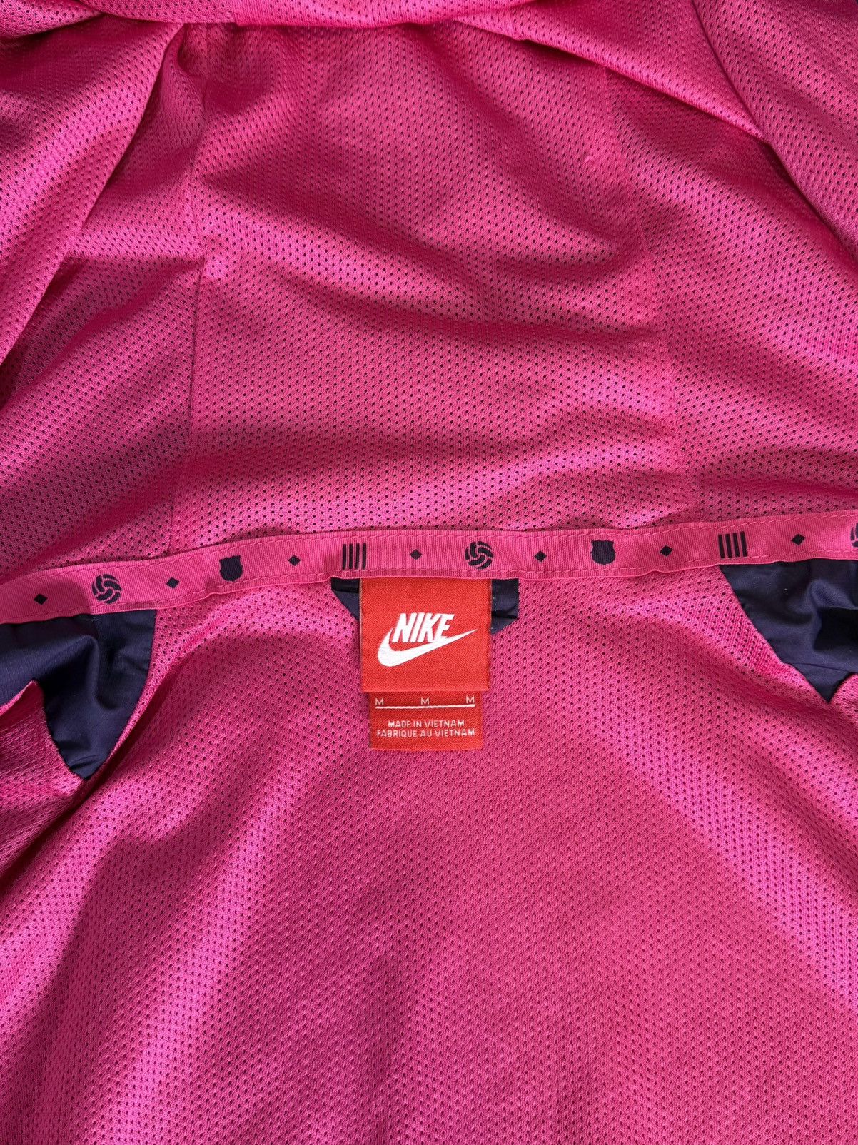 Nike Nike FC Barcelona Windrunner Jacket Purple 2016 810302 -526 Size US M / EU 48-50 / 2 - 9 Thumbnail