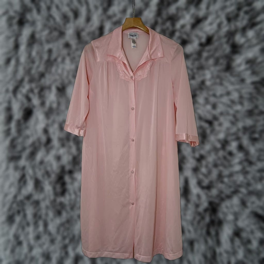 Vintage **VINTAGE Vanity Fair Nightgown Robe Sz S Lightweight Full Button Pink** User: VINTAGE Vanity Fair Nightgown Robe Sz S Lightweight Full Button Pink Size ONE SIZE - 1 Thumbnail