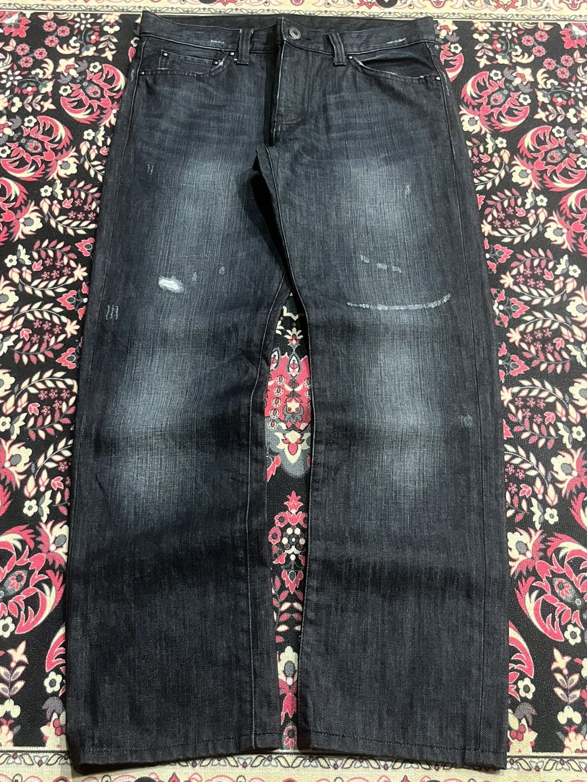 Uniqlo Vintage Uniqlo UJ Dark Washed Distressed Straight Leg Jeans Size US 33 - 1 Thumbnail